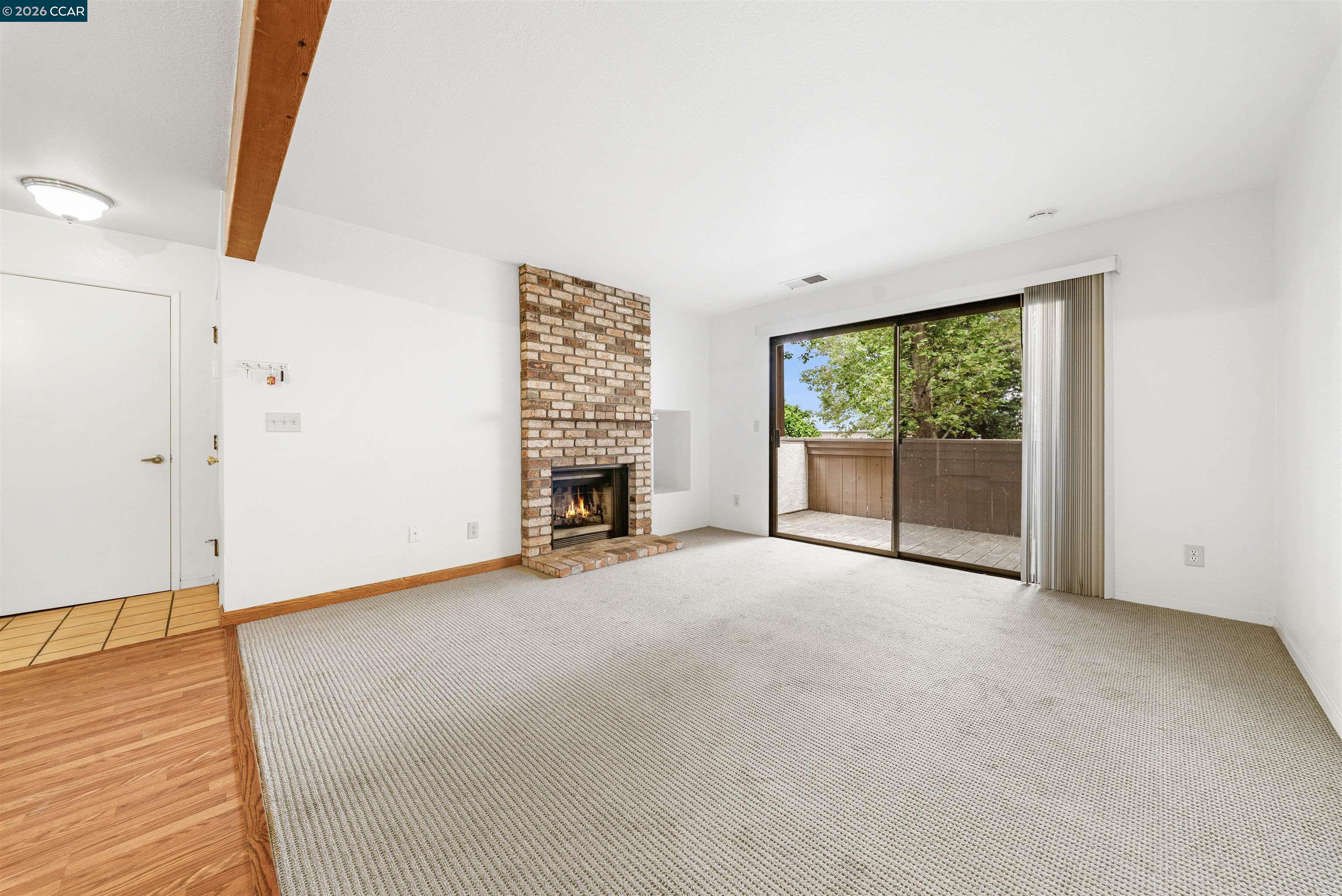 Detail Gallery Image 5 of 37 For 2055 Sierra Rd #106,  Concord,  CA 94518 - 2 Beds | 1/1 Baths