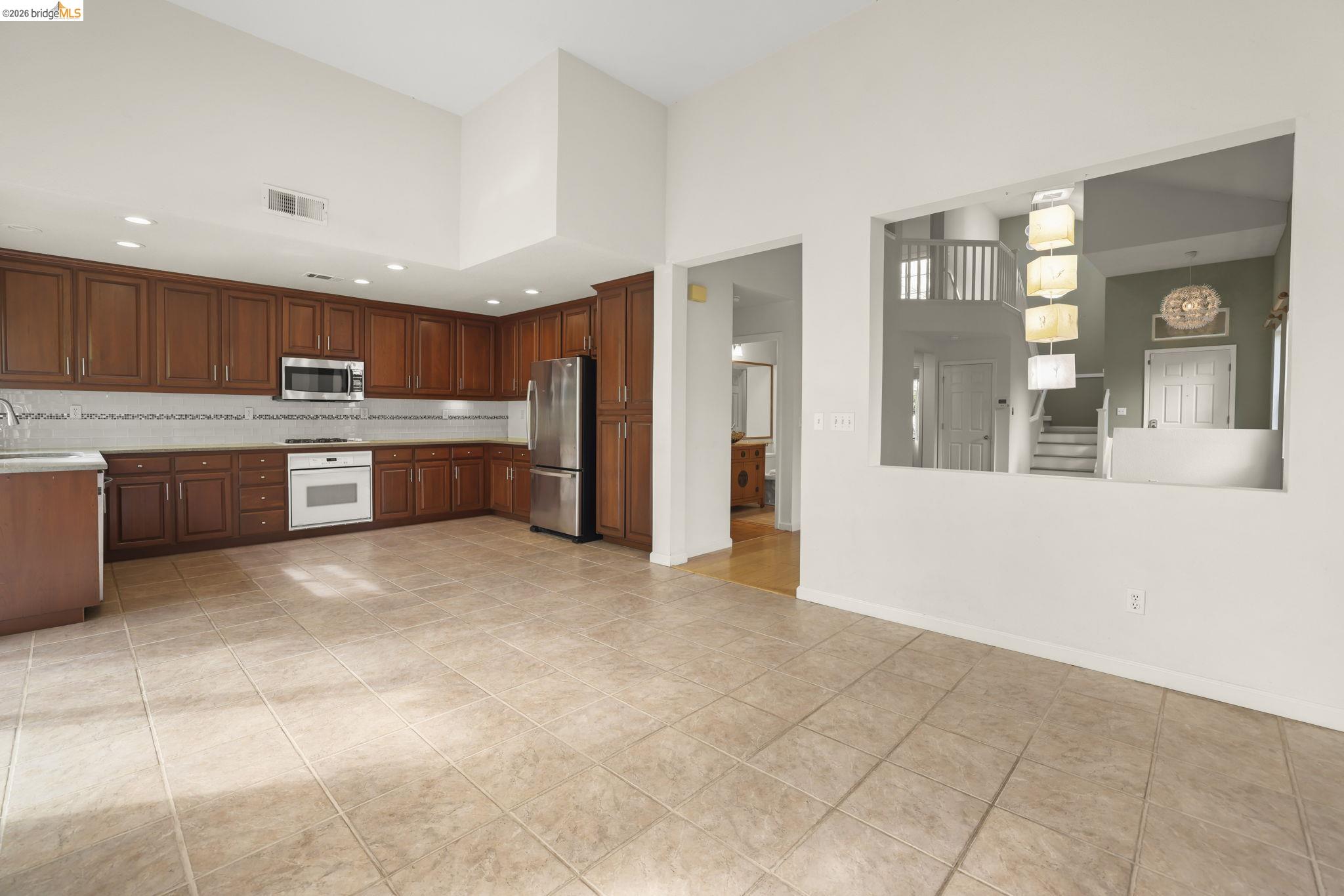 Detail Gallery Image 16 of 38 For 1129 Brittany Hills Ct, Martinez,  CA 94553 - 4 Beds | 3 Baths