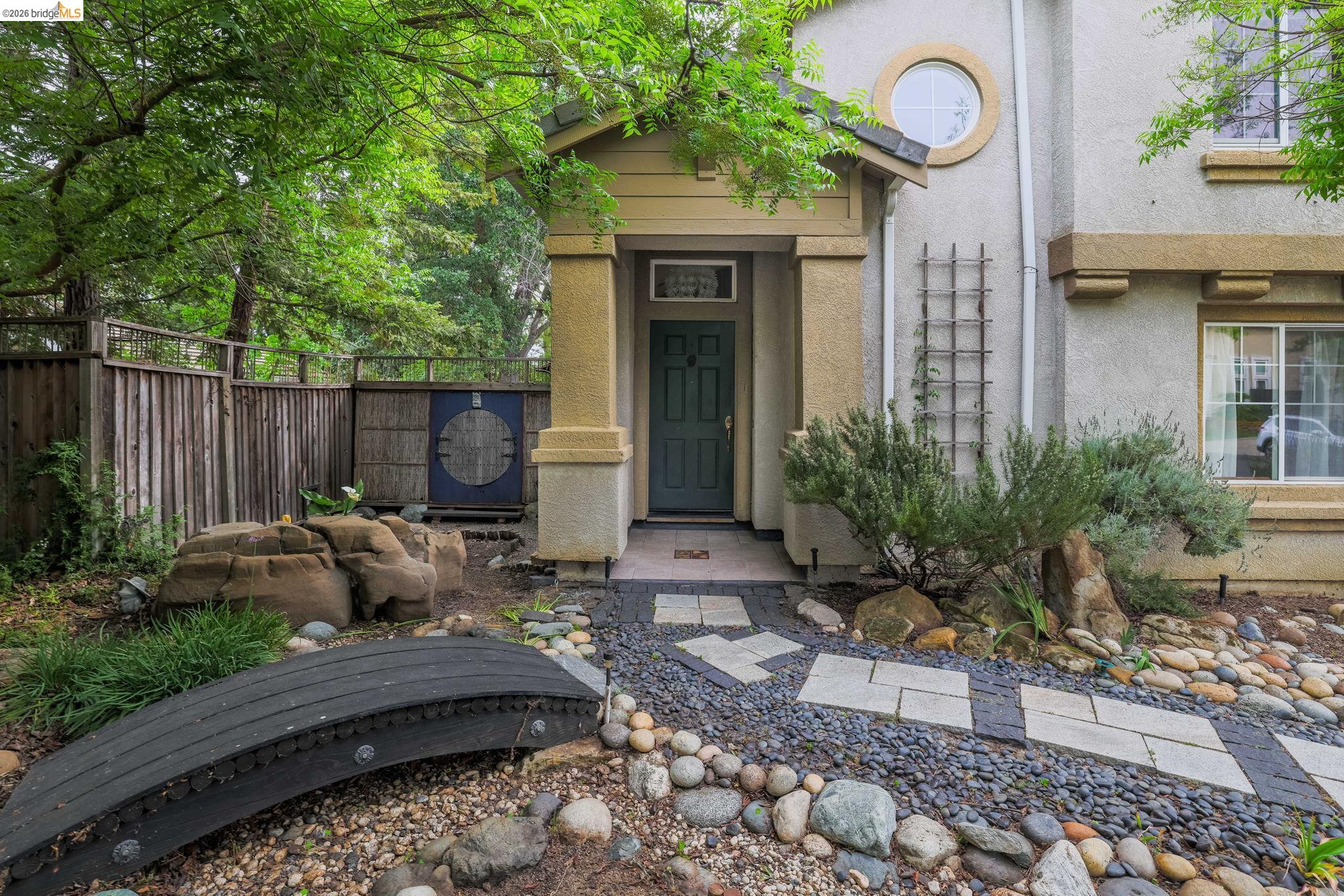 Detail Gallery Image 3 of 38 For 1129 Brittany Hills Ct, Martinez,  CA 94553 - 4 Beds | 3 Baths