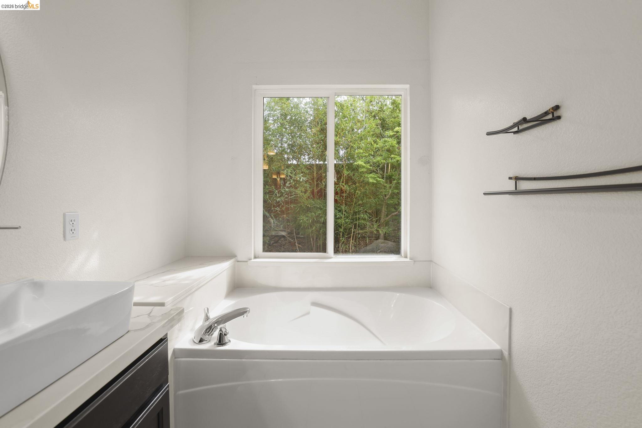 Detail Gallery Image 25 of 38 For 1129 Brittany Hills Ct, Martinez,  CA 94553 - 4 Beds | 3 Baths