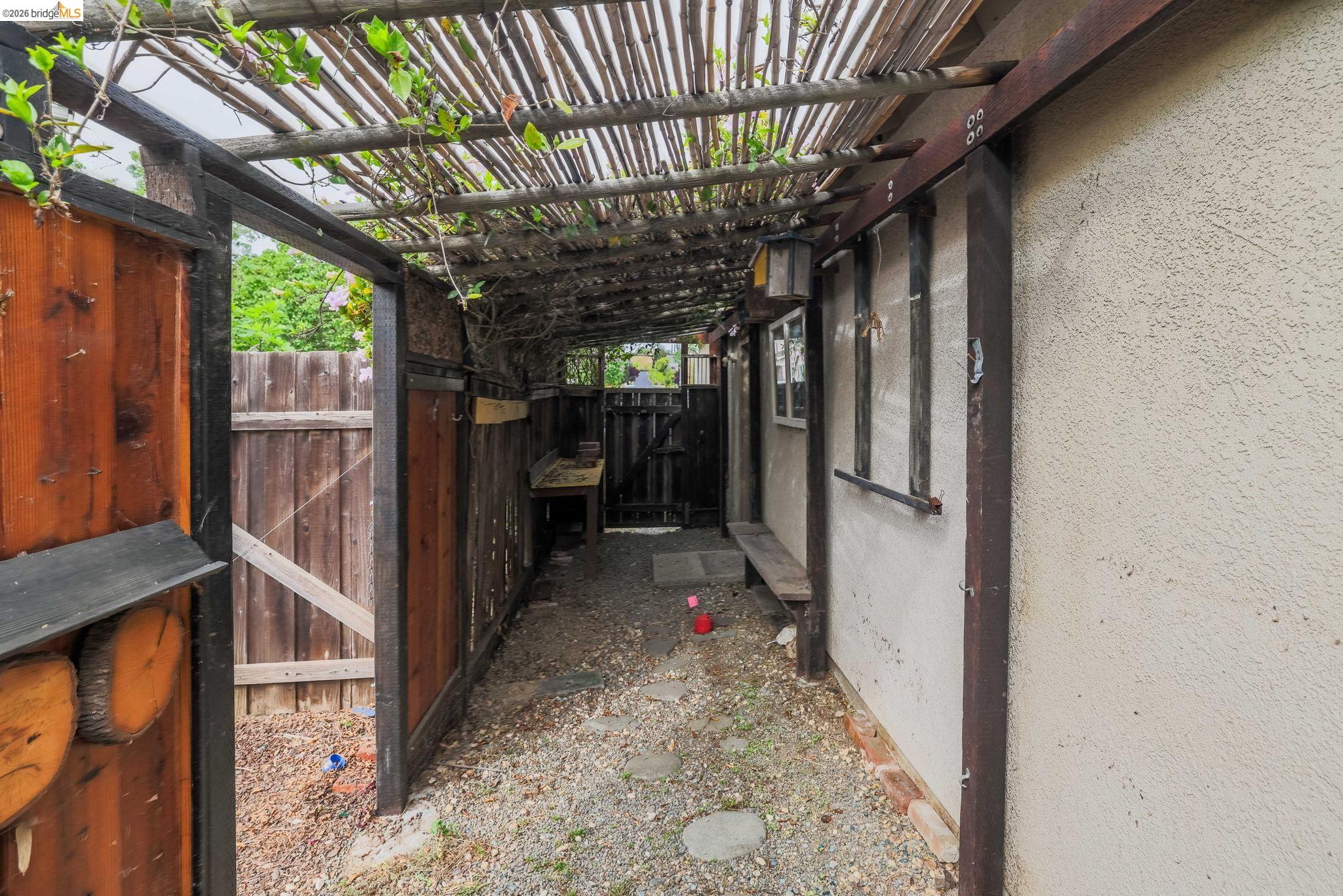 Detail Gallery Image 35 of 38 For 1129 Brittany Hills Ct, Martinez,  CA 94553 - 4 Beds | 3 Baths