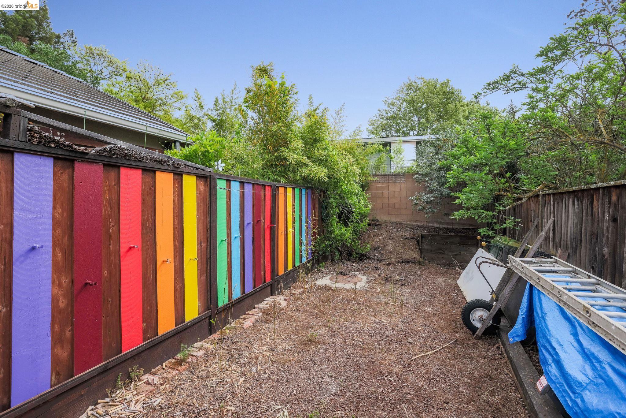 Detail Gallery Image 36 of 38 For 1129 Brittany Hills Ct, Martinez,  CA 94553 - 4 Beds | 3 Baths