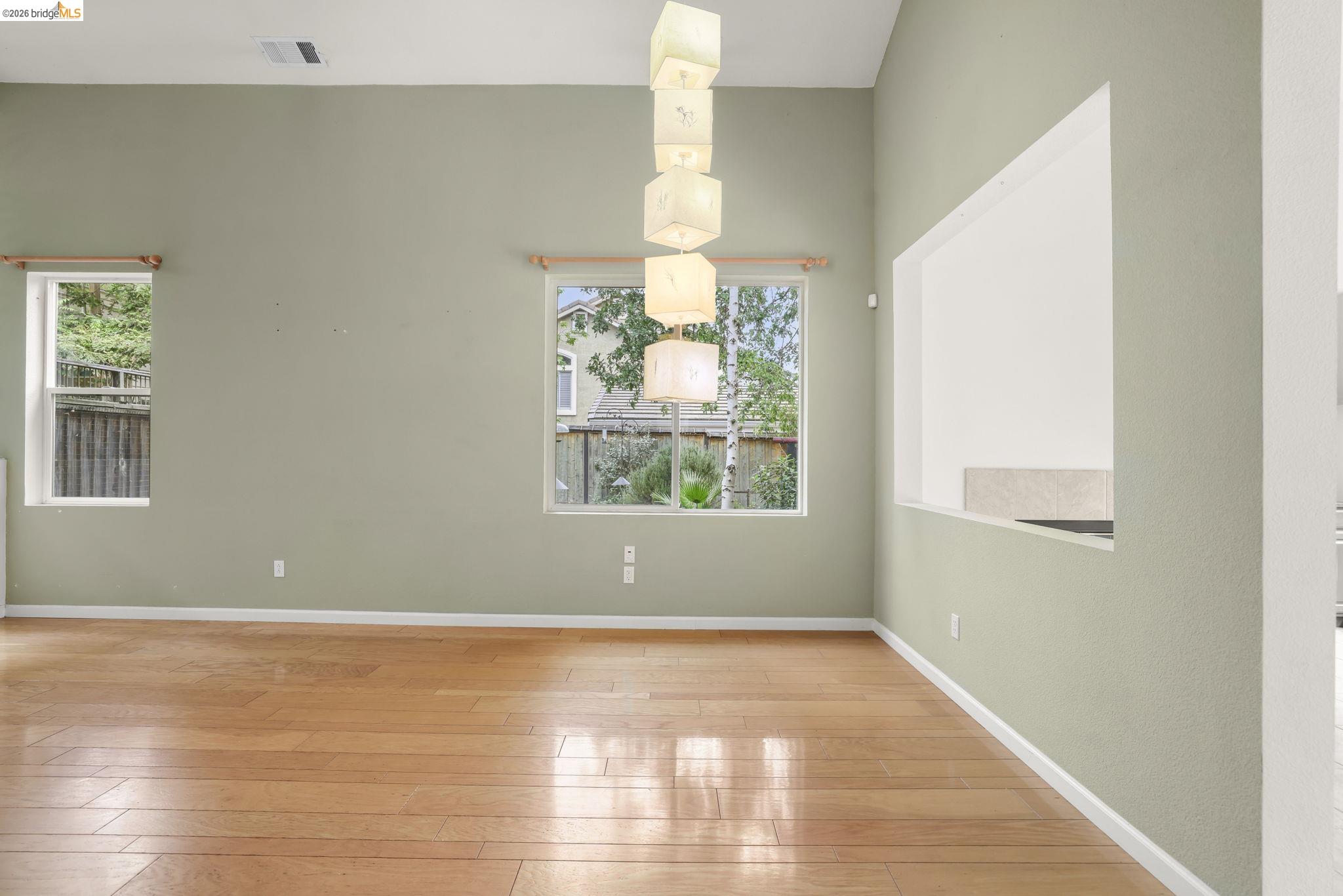 Detail Gallery Image 7 of 38 For 1129 Brittany Hills Ct, Martinez,  CA 94553 - 4 Beds | 3 Baths