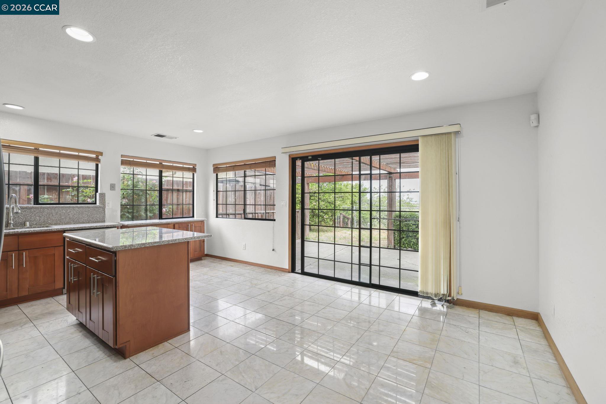 Detail Gallery Image 8 of 24 For 3438 Gregory Dr, Bay Point,  CA 94565 - 3 Beds | 2 Baths