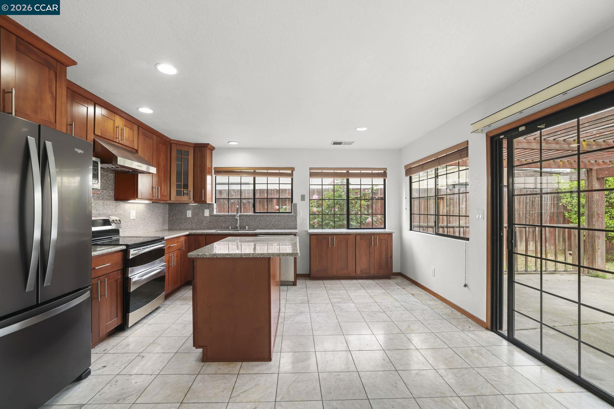 Detail Gallery Image 9 of 24 For 3438 Gregory Dr, Bay Point,  CA 94565 - 3 Beds | 2 Baths