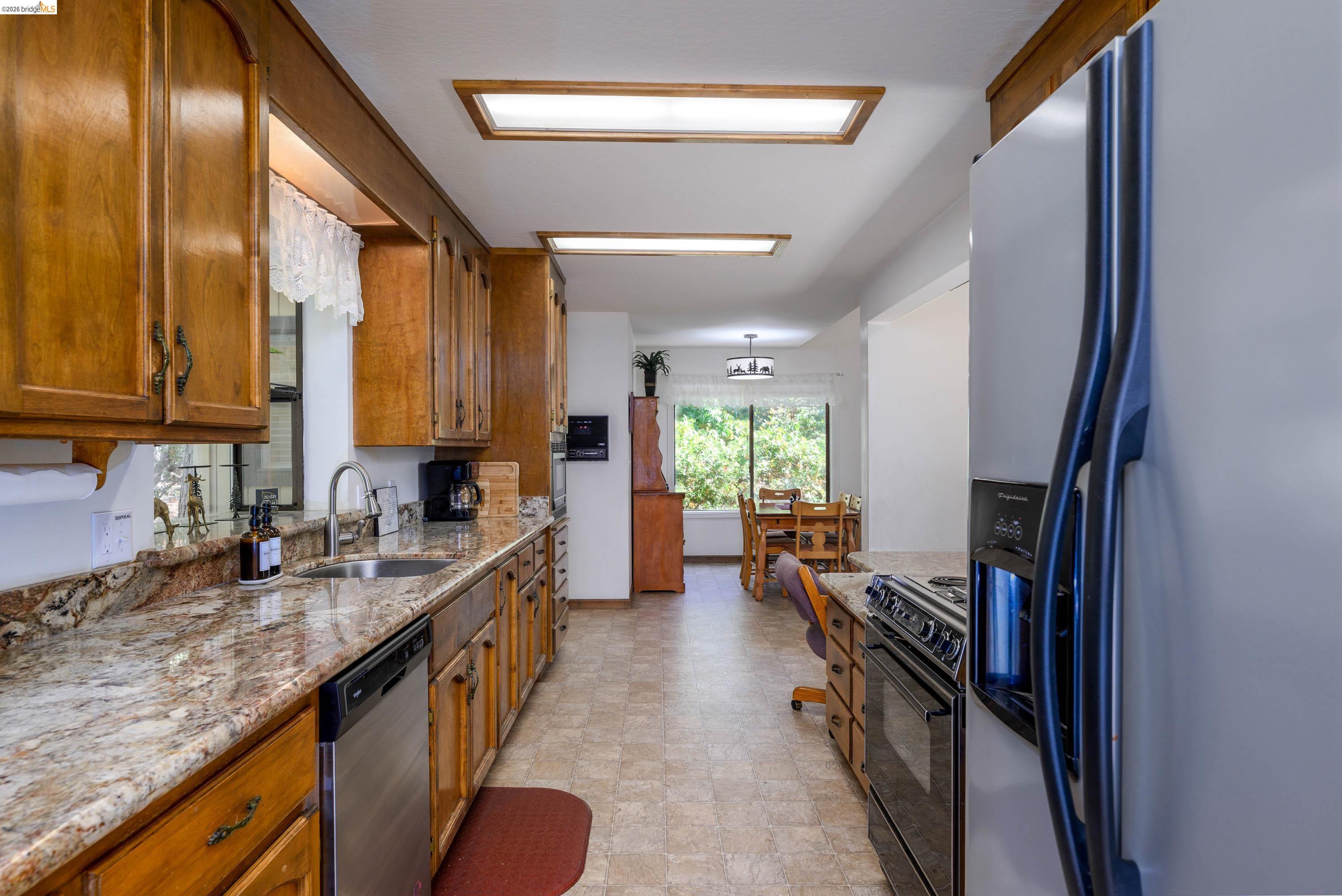 Detail Gallery Image 5 of 46 For 18861 Lookout Dr, Twain Harte,  CA 95383 - 4 Beds | 3/1 Baths