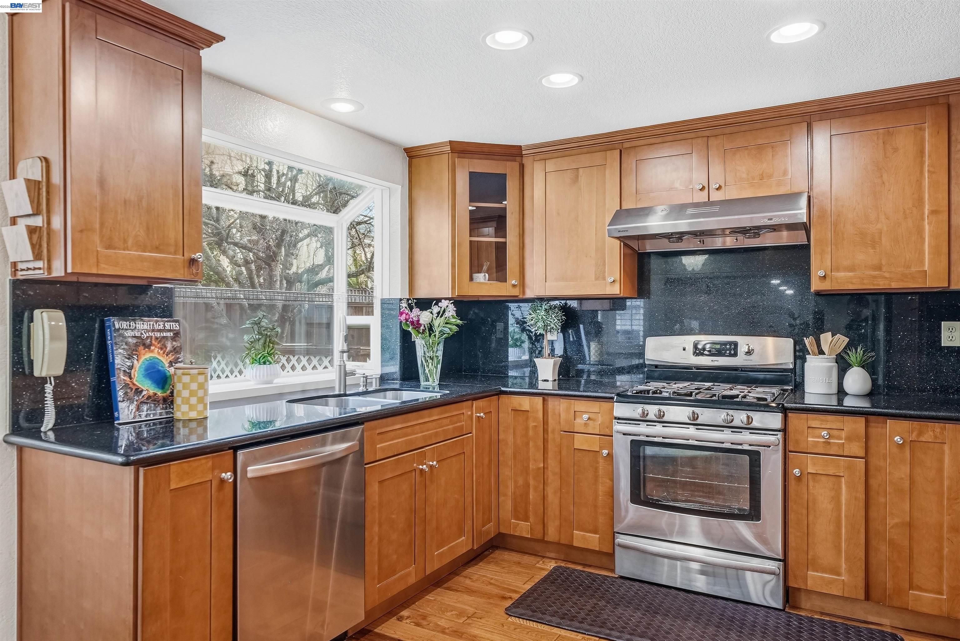 Detail Gallery Image 23 of 60 For 280 Summerford Cir, San Ramon,  CA 94583 - 4 Beds | 3 Baths