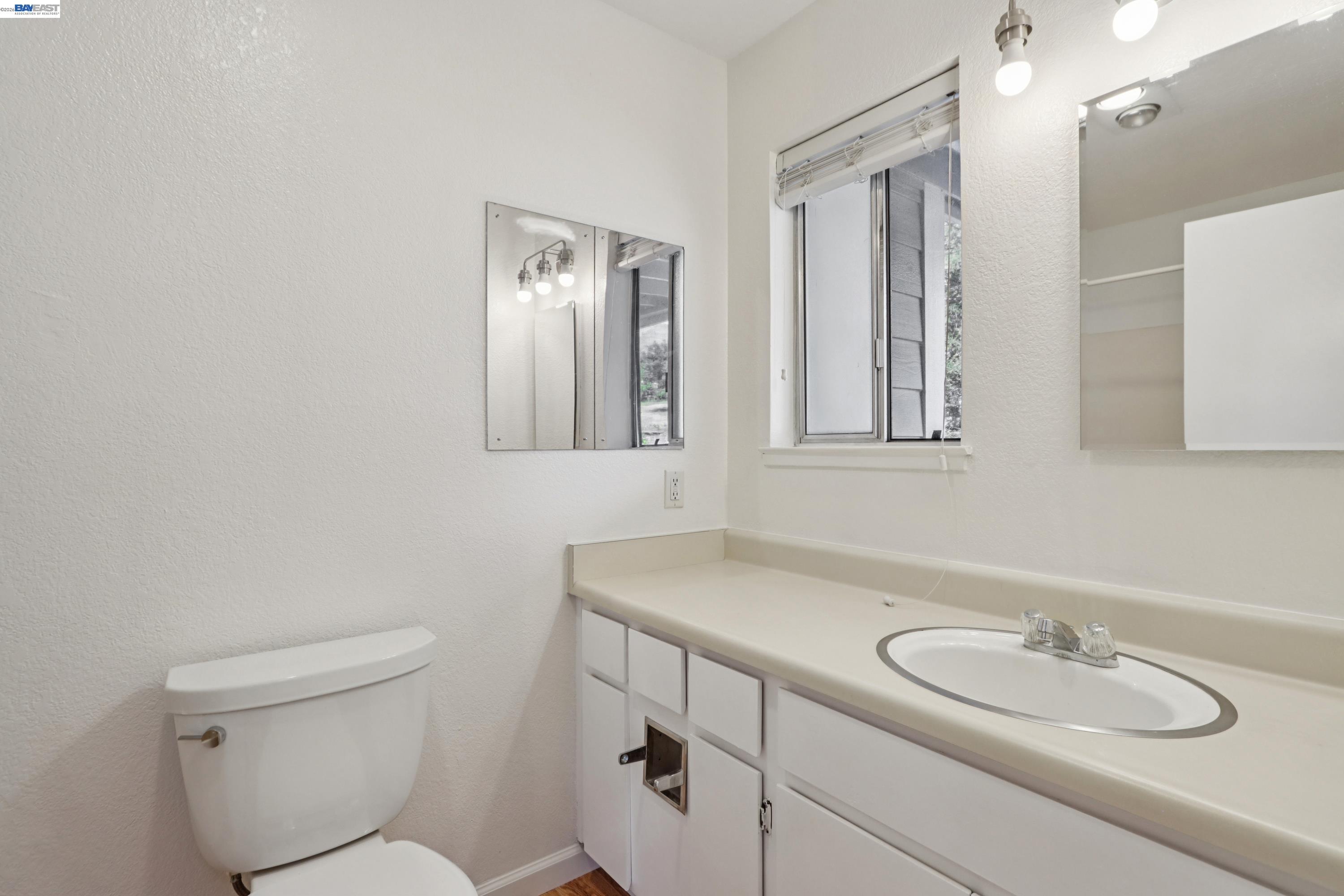 Detail Gallery Image 5 of 13 For 620 River Oak Way #84,  Hayward,  CA 94544 - 1 Beds | 1 Baths