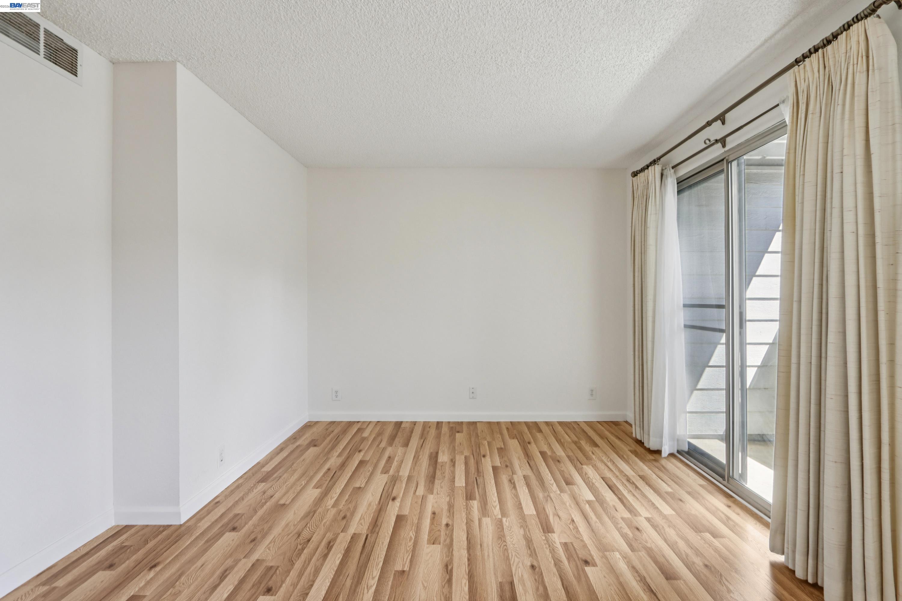 Detail Gallery Image 8 of 13 For 620 River Oak Way #84,  Hayward,  CA 94544 - 1 Beds | 1 Baths