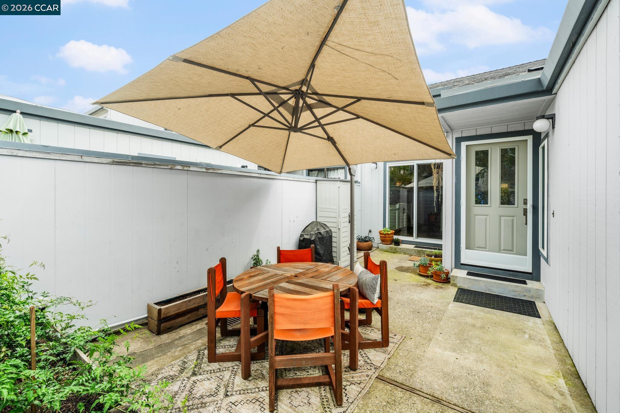 Detail Gallery Image 4 of 46 For 225 Woodside Ct, Grass Valley,  CA 95945 - 2 Beds | 2 Baths