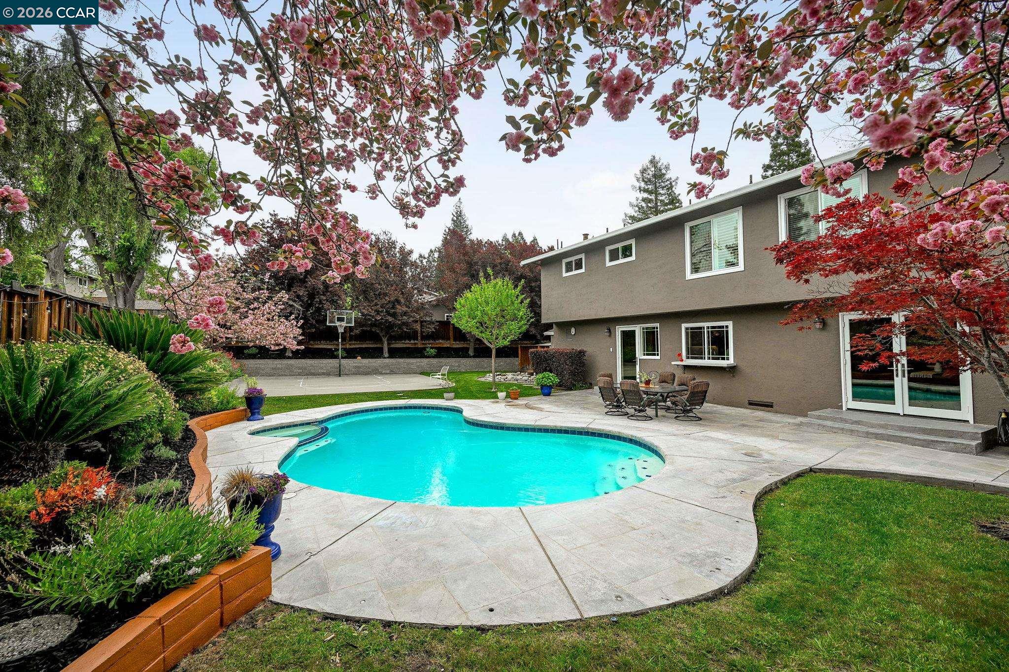 Detail Gallery Image 30 of 36 For 11 Ambleside Ct, Danville,  CA 94526 - 5 Beds | 2/1 Baths