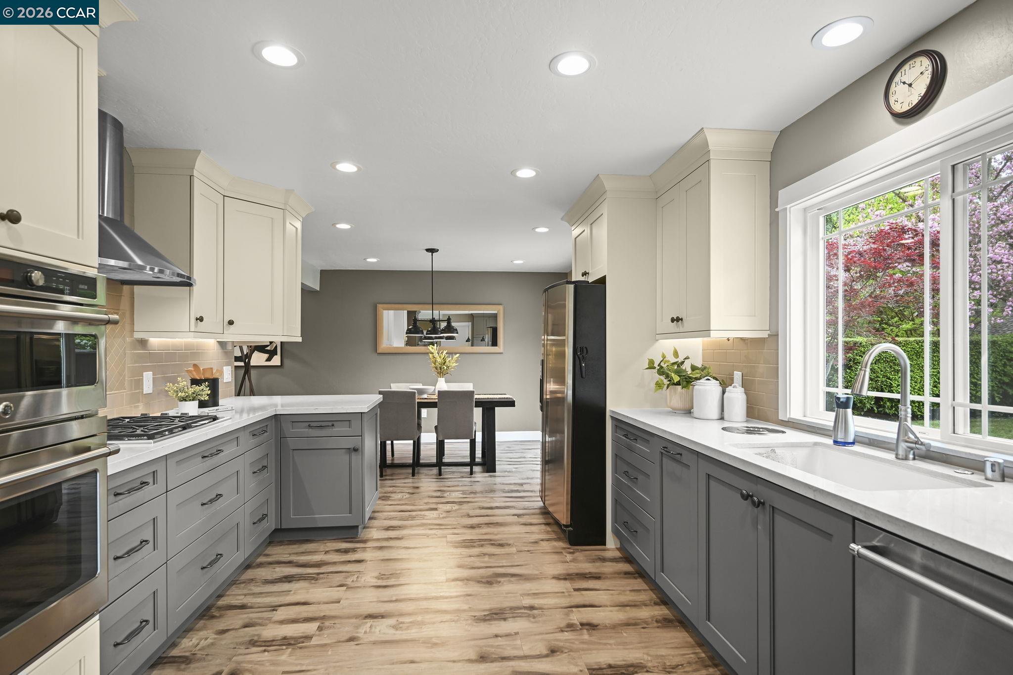 Detail Gallery Image 4 of 36 For 11 Ambleside Ct, Danville,  CA 94526 - 5 Beds | 2/1 Baths