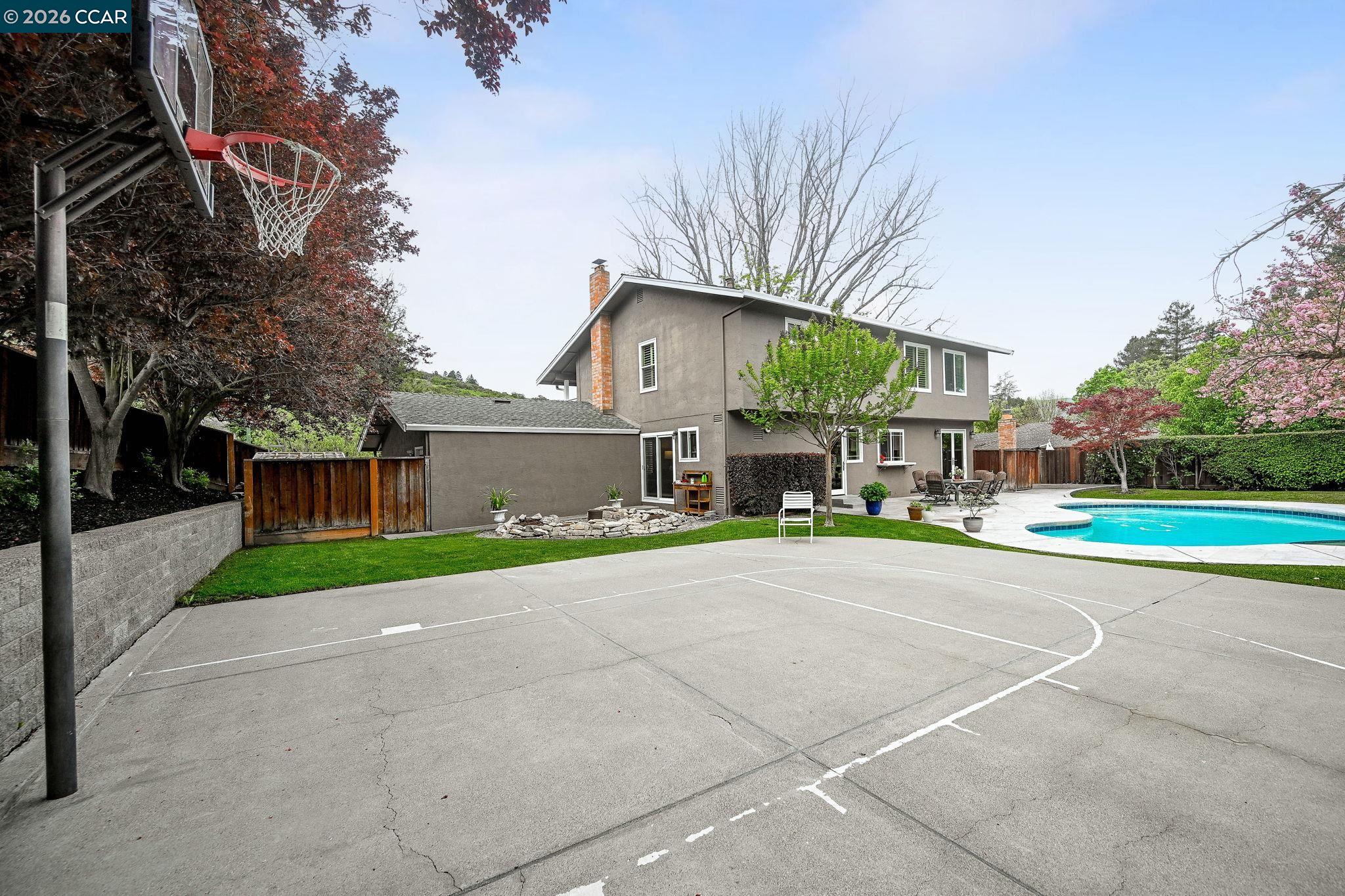 Detail Gallery Image 31 of 36 For 11 Ambleside Ct, Danville,  CA 94526 - 5 Beds | 2/1 Baths