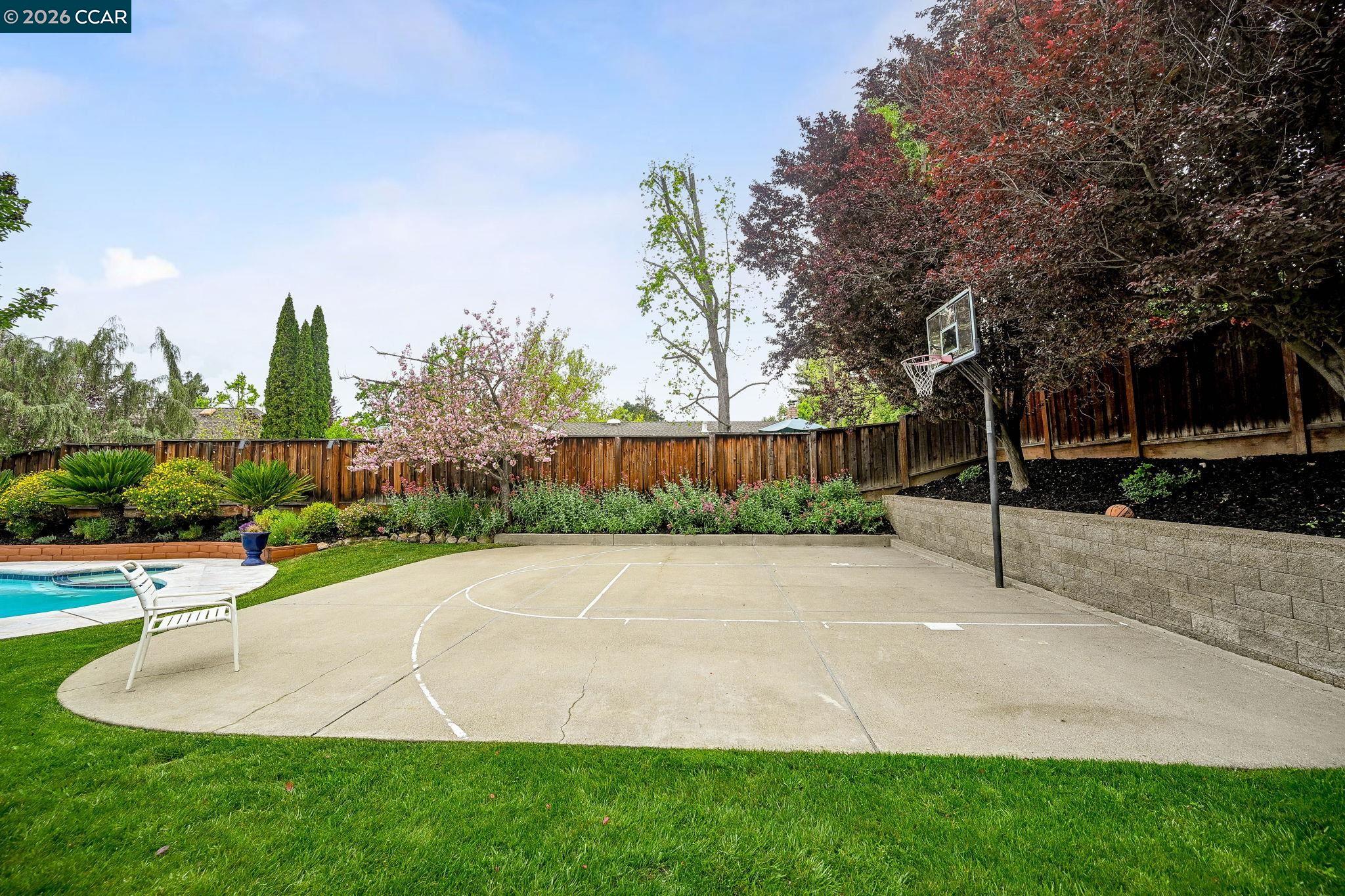 Detail Gallery Image 33 of 36 For 11 Ambleside Ct, Danville,  CA 94526 - 5 Beds | 2/1 Baths