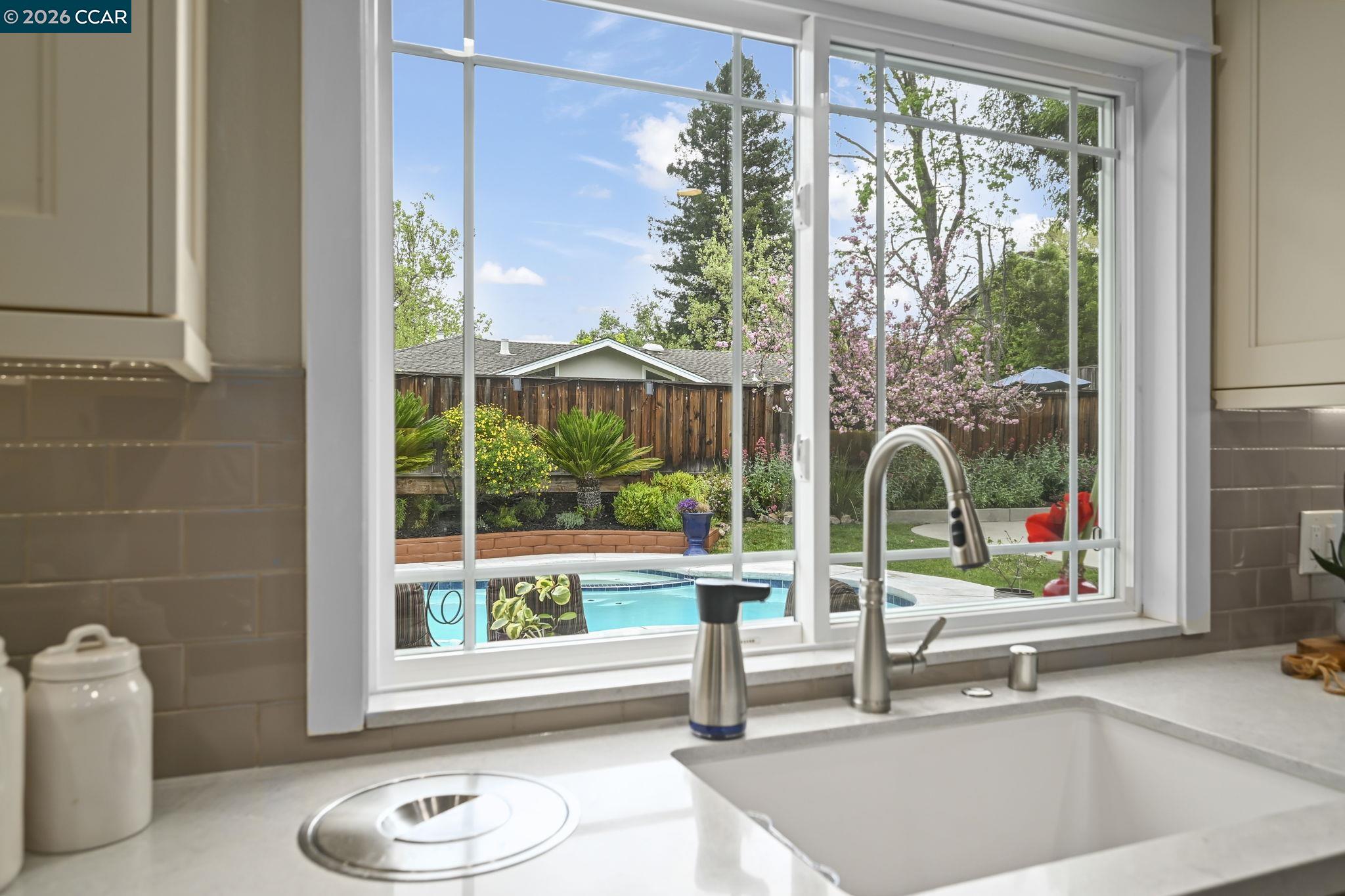 Detail Gallery Image 8 of 36 For 11 Ambleside Ct, Danville,  CA 94526 - 5 Beds | 2/1 Baths