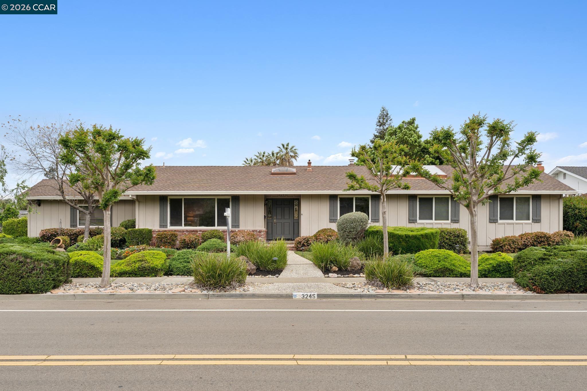 Detail Gallery Image 2 of 36 For 3245 Mckean Dr, Concord,  CA 94518 - 4 Beds | 2 Baths