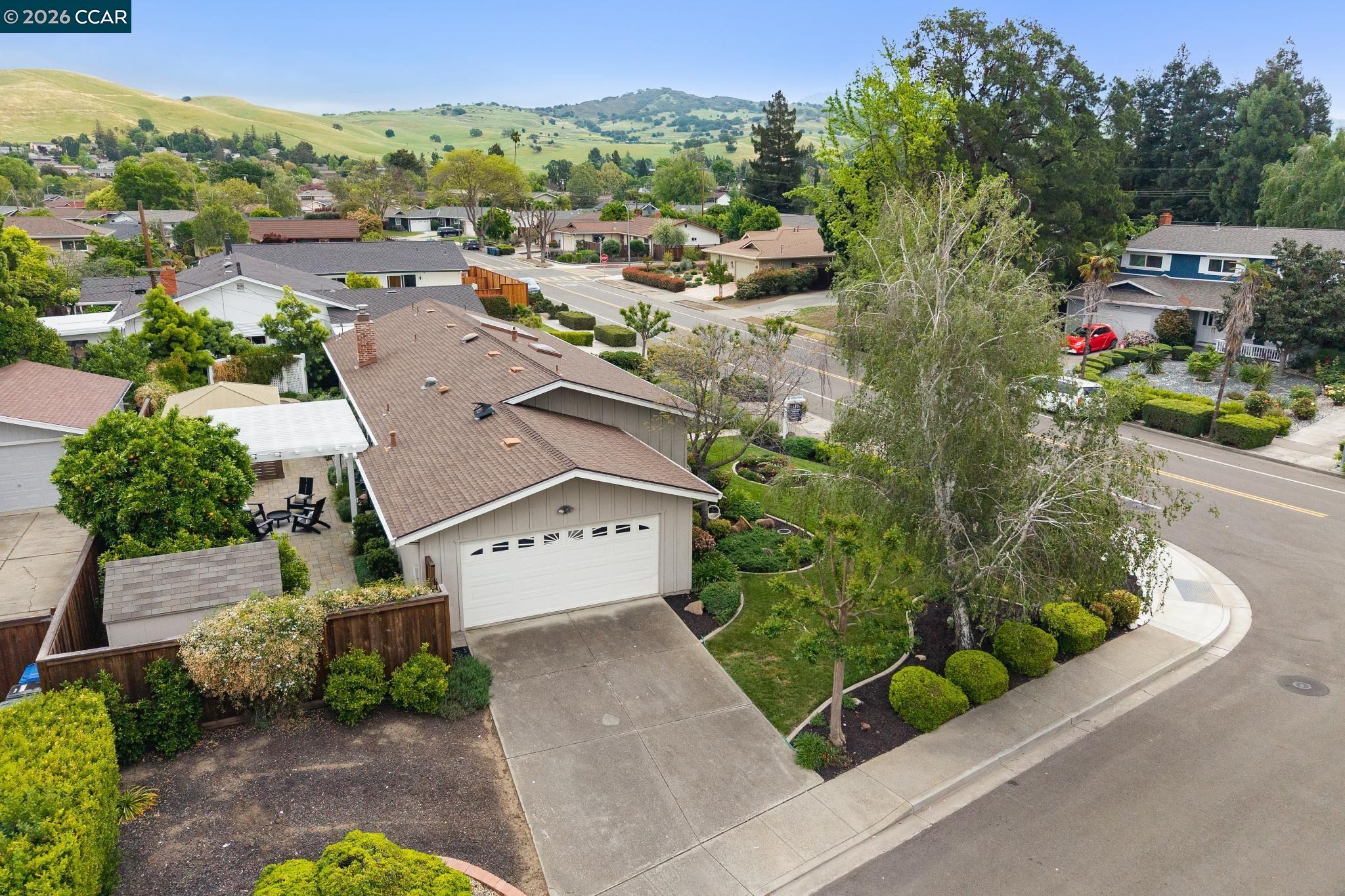 Detail Gallery Image 5 of 36 For 3245 Mckean Dr, Concord,  CA 94518 - 4 Beds | 2 Baths