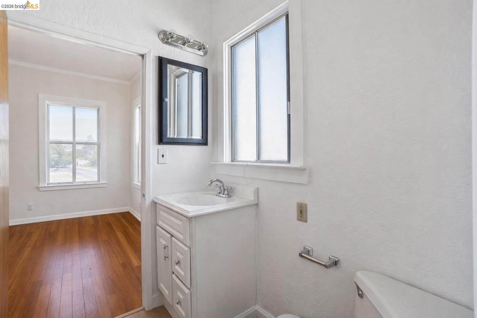 Detail Gallery Image 13 of 36 For 876-880 52nd St, Oakland,  CA 94608 - – Beds | – Baths