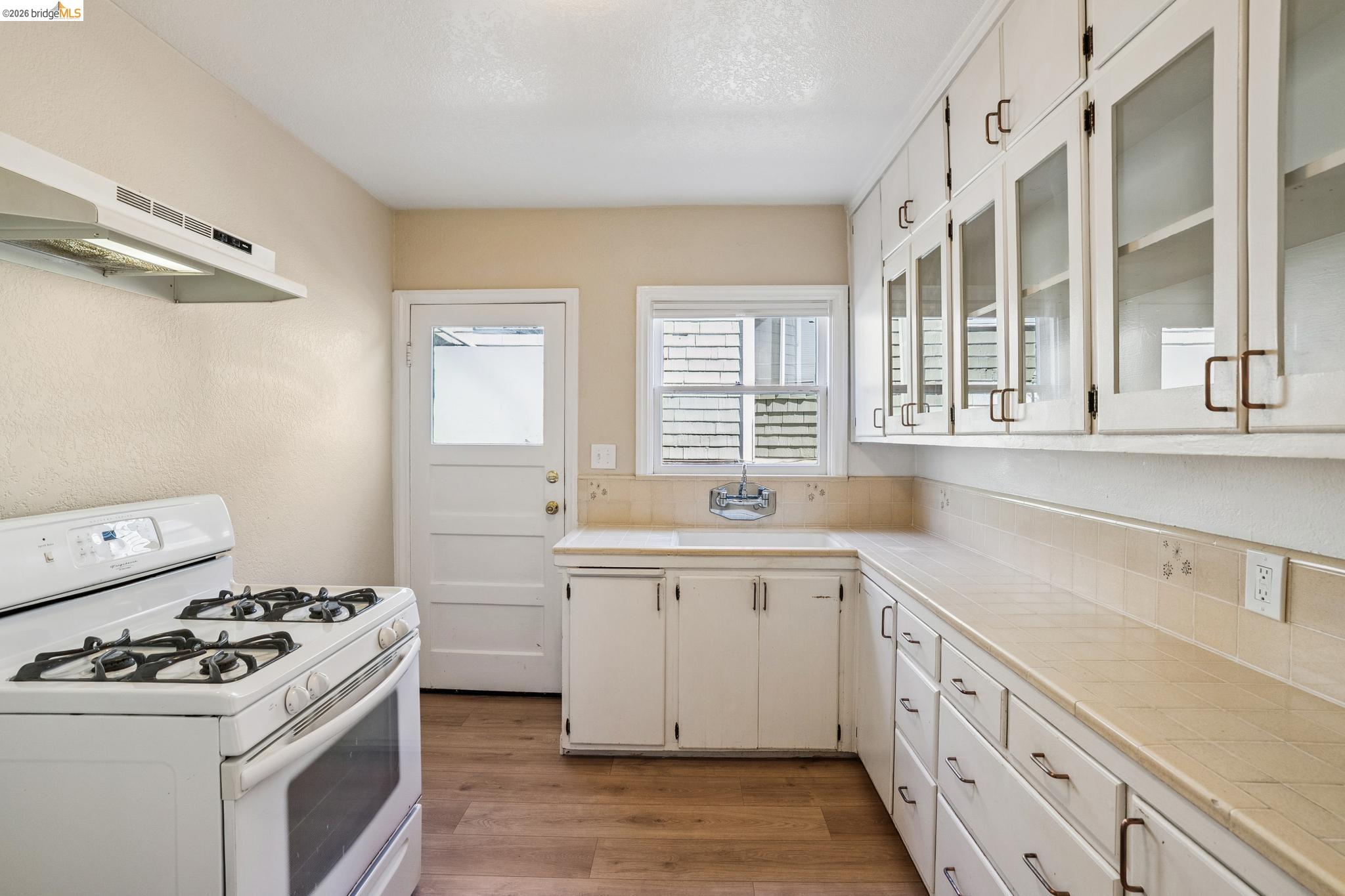 Detail Gallery Image 19 of 36 For 876-880 52nd St, Oakland,  CA 94608 - – Beds | – Baths