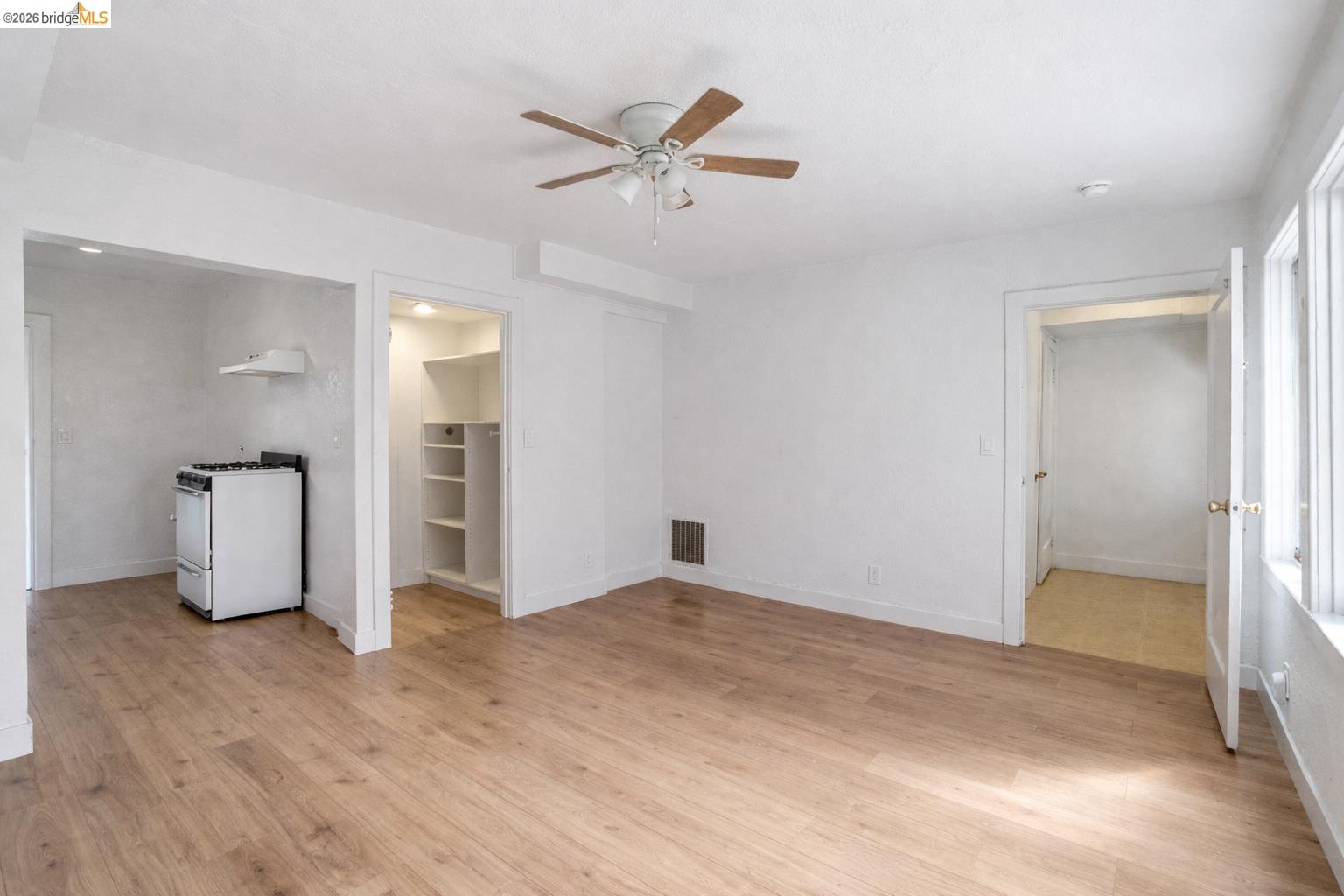 Detail Gallery Image 25 of 36 For 876-880 52nd St, Oakland,  CA 94608 - – Beds | – Baths