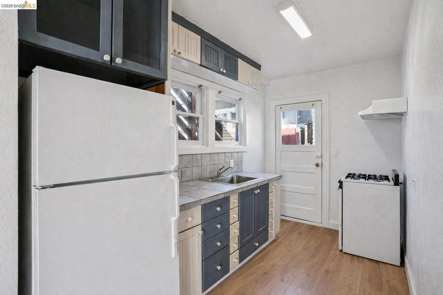 Detail Gallery Image 27 of 36 For 876-880 52nd St, Oakland,  CA 94608 - – Beds | – Baths