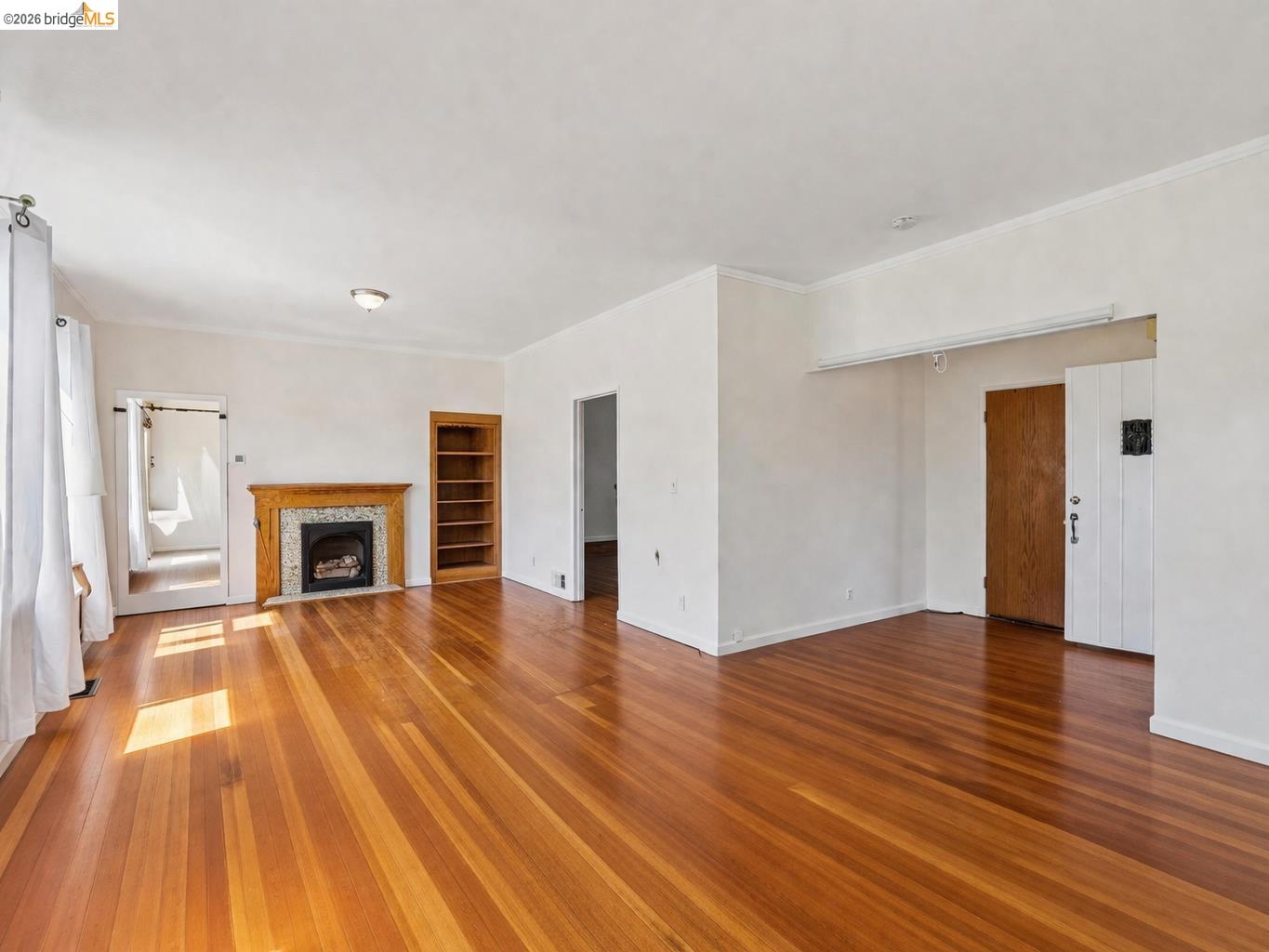 Detail Gallery Image 4 of 36 For 876-880 52nd St, Oakland,  CA 94608 - – Beds | – Baths