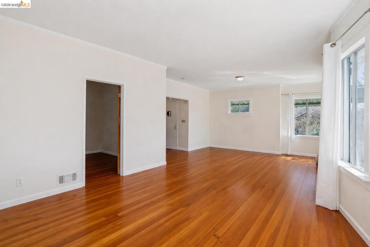 Detail Gallery Image 5 of 36 For 876-880 52nd St, Oakland,  CA 94608 - – Beds | – Baths