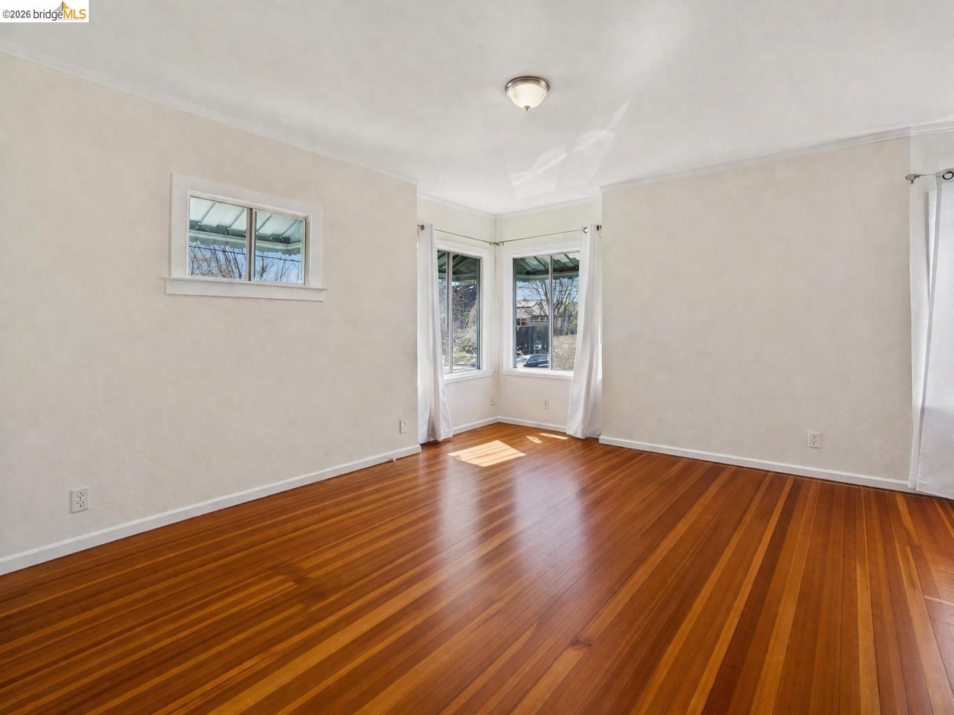 Detail Gallery Image 6 of 36 For 876-880 52nd St, Oakland,  CA 94608 - – Beds | – Baths