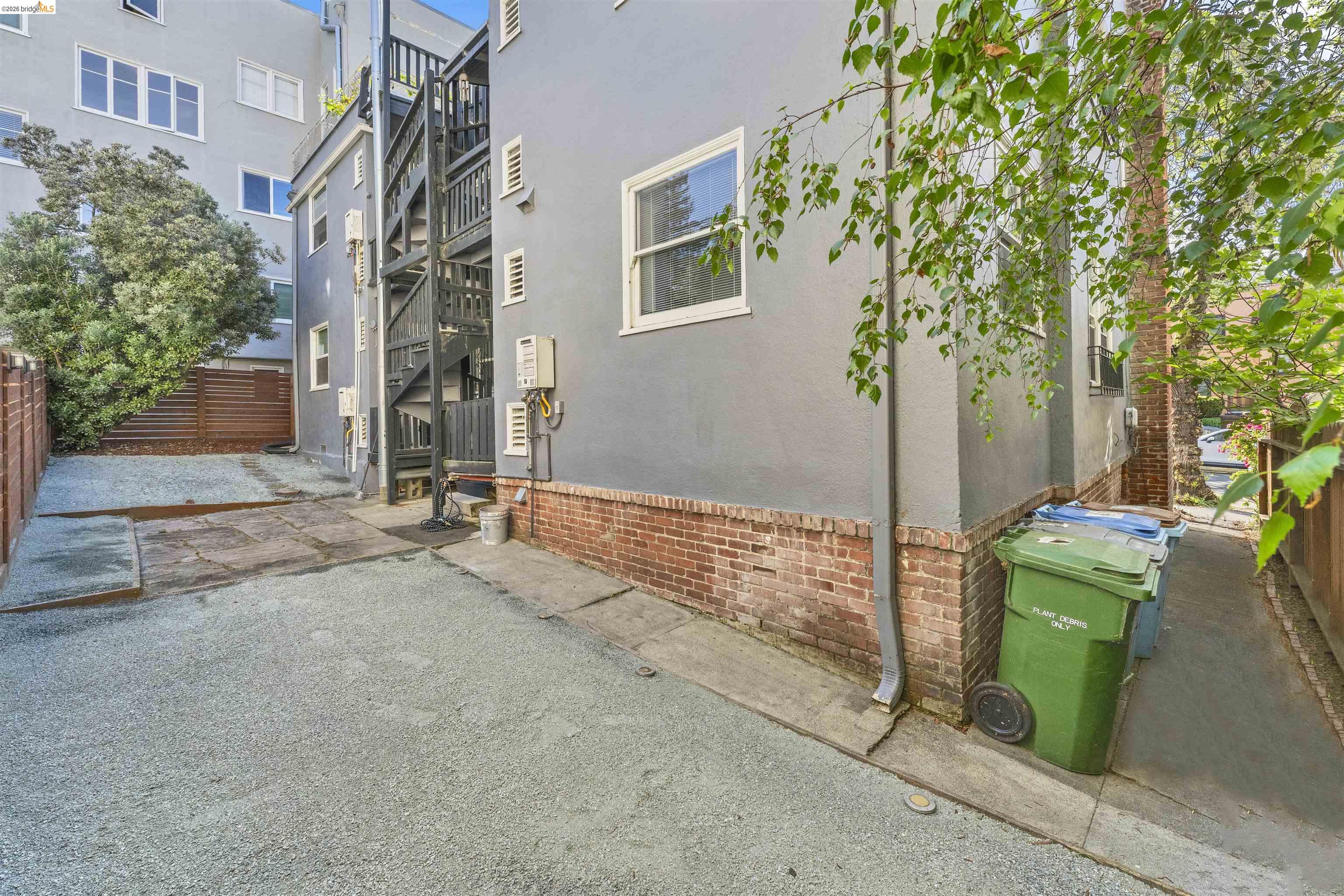 Detail Gallery Image 13 of 17 For 2421 Hilgard Ave, Berkeley,  CA 94709 - – Beds | – Baths