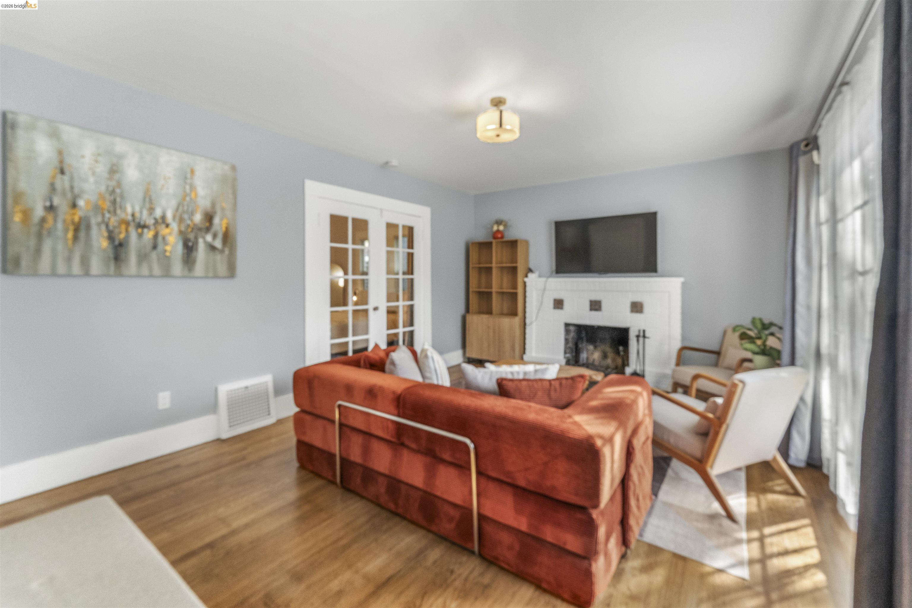 Detail Gallery Image 4 of 17 For 2421 Hilgard Ave, Berkeley,  CA 94709 - – Beds | – Baths