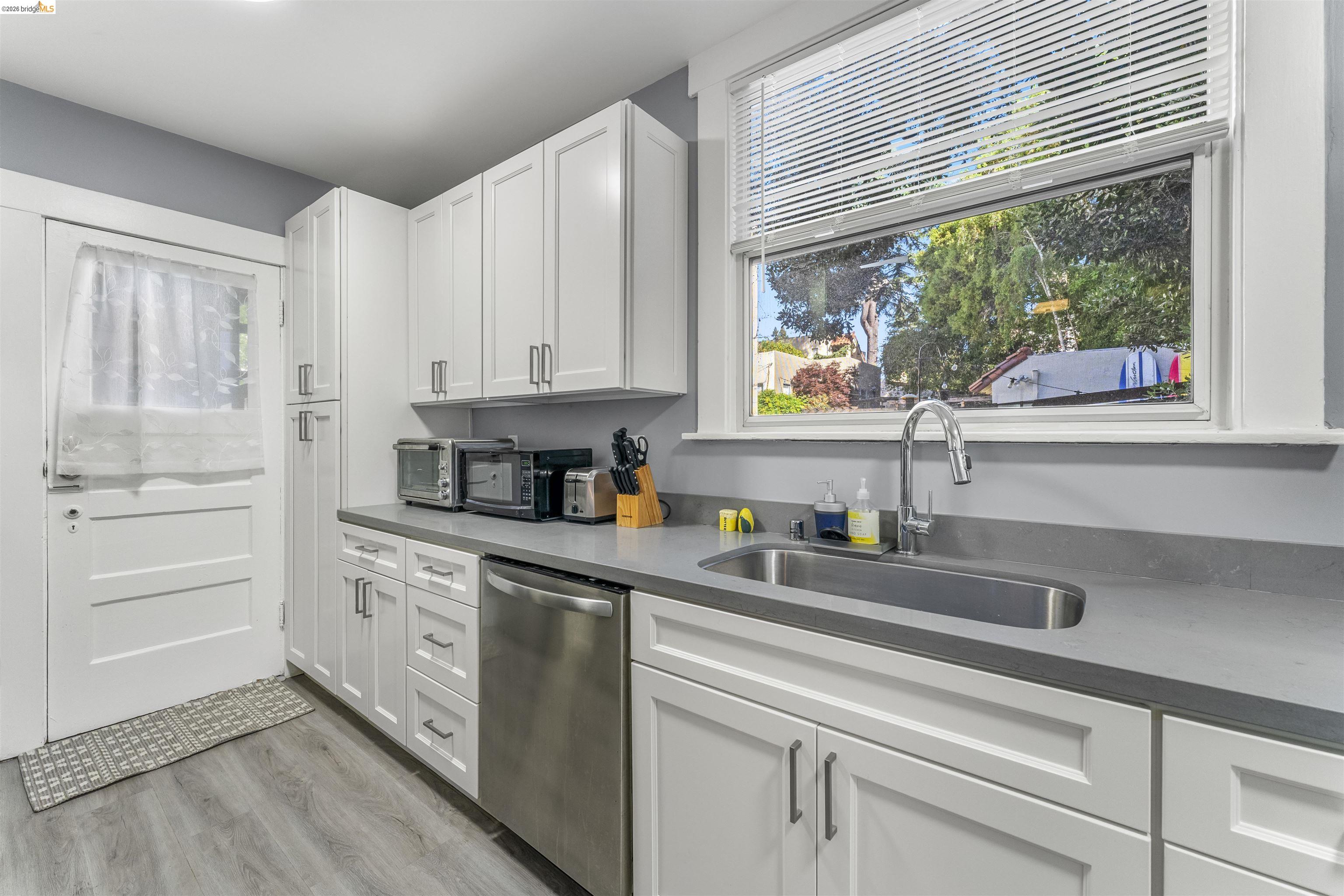 Detail Gallery Image 7 of 17 For 2421 Hilgard Ave, Berkeley,  CA 94709 - – Beds | – Baths