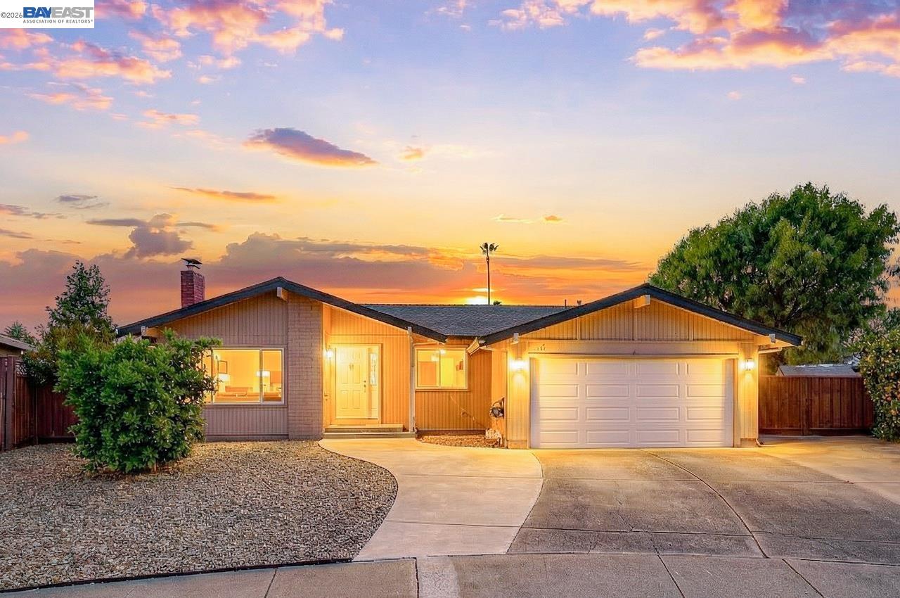 Detail Gallery Image 2 of 44 For 3921 Alma Ct, Pleasanton,  CA 94588 - 4 Beds | 2 Baths