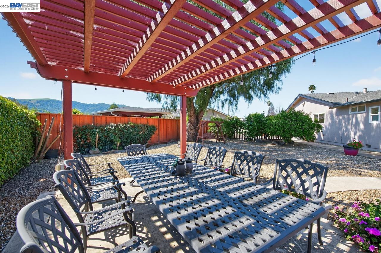 Detail Gallery Image 35 of 44 For 3921 Alma Ct, Pleasanton,  CA 94588 - 4 Beds | 2 Baths