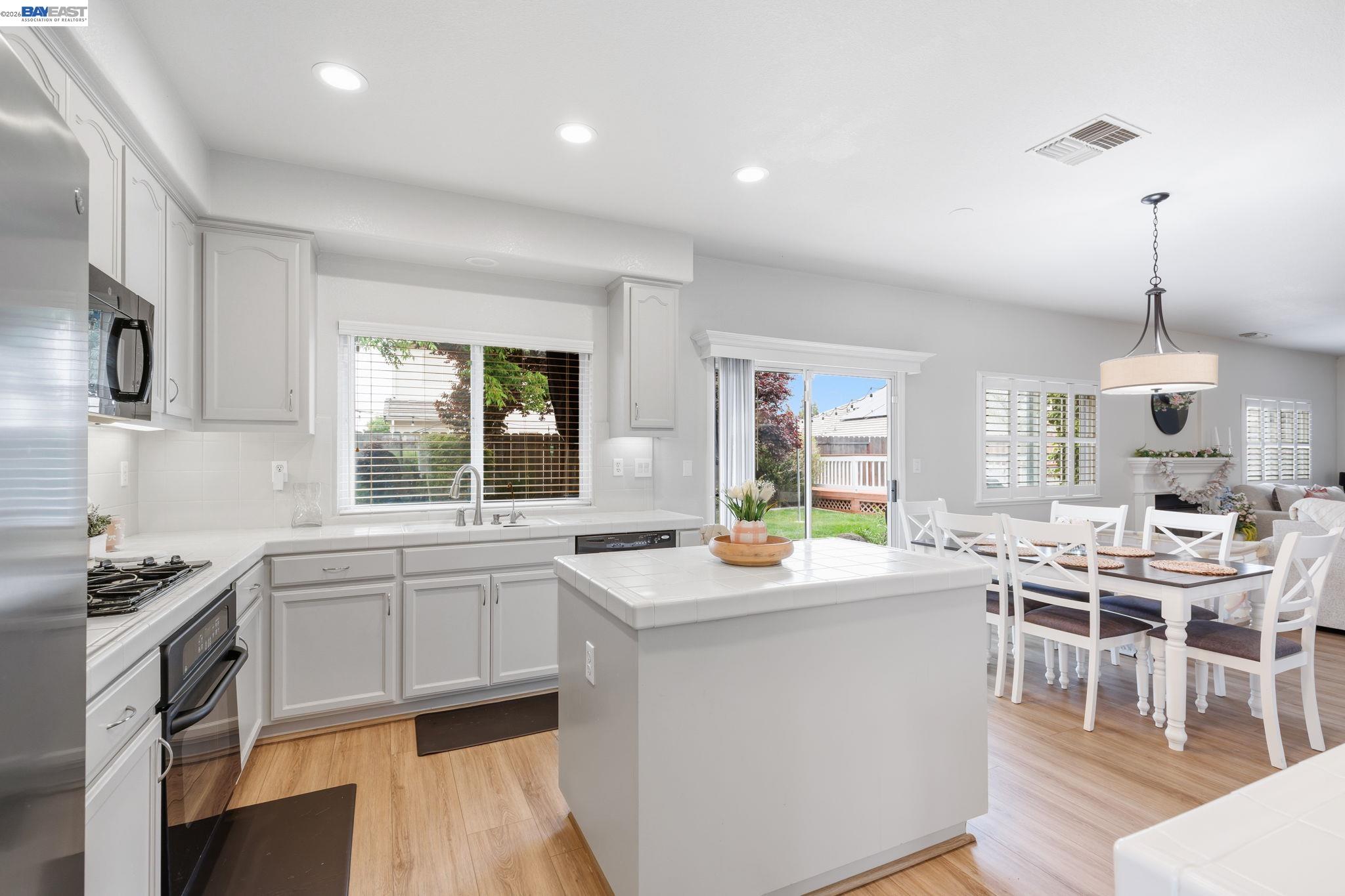 Detail Gallery Image 8 of 48 For 763 Grafton St, Manteca,  CA 95337 - 4 Beds | 2/1 Baths