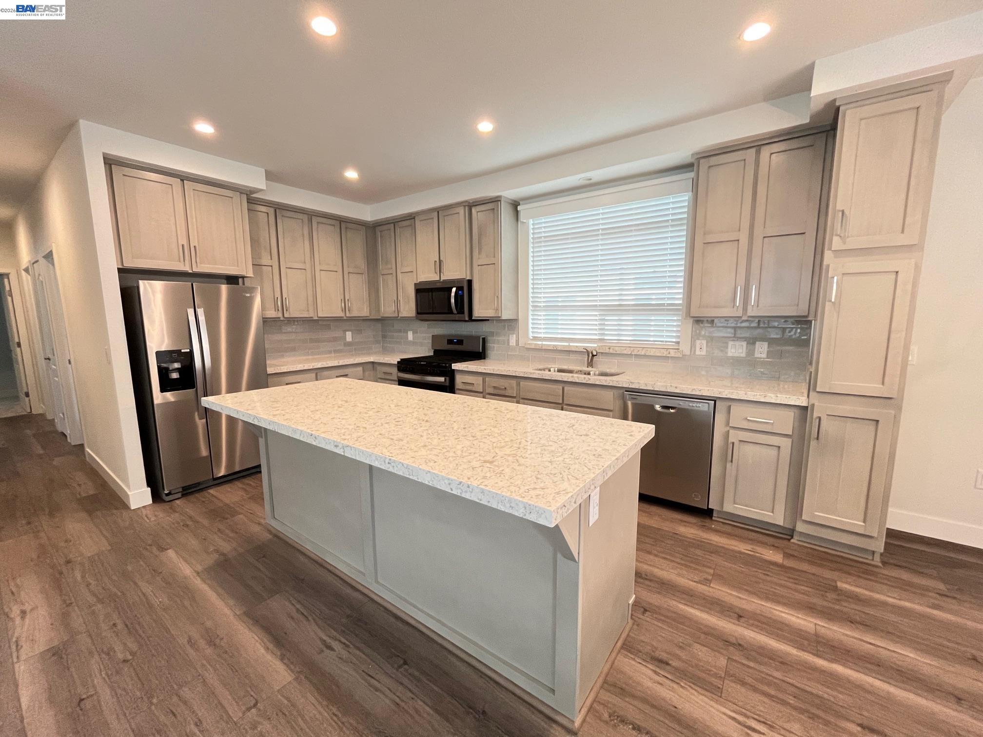 Detail Gallery Image 2 of 23 For 1422 Salamanca Ave, Hayward,  CA 94544 - 3 Beds | 2 Baths