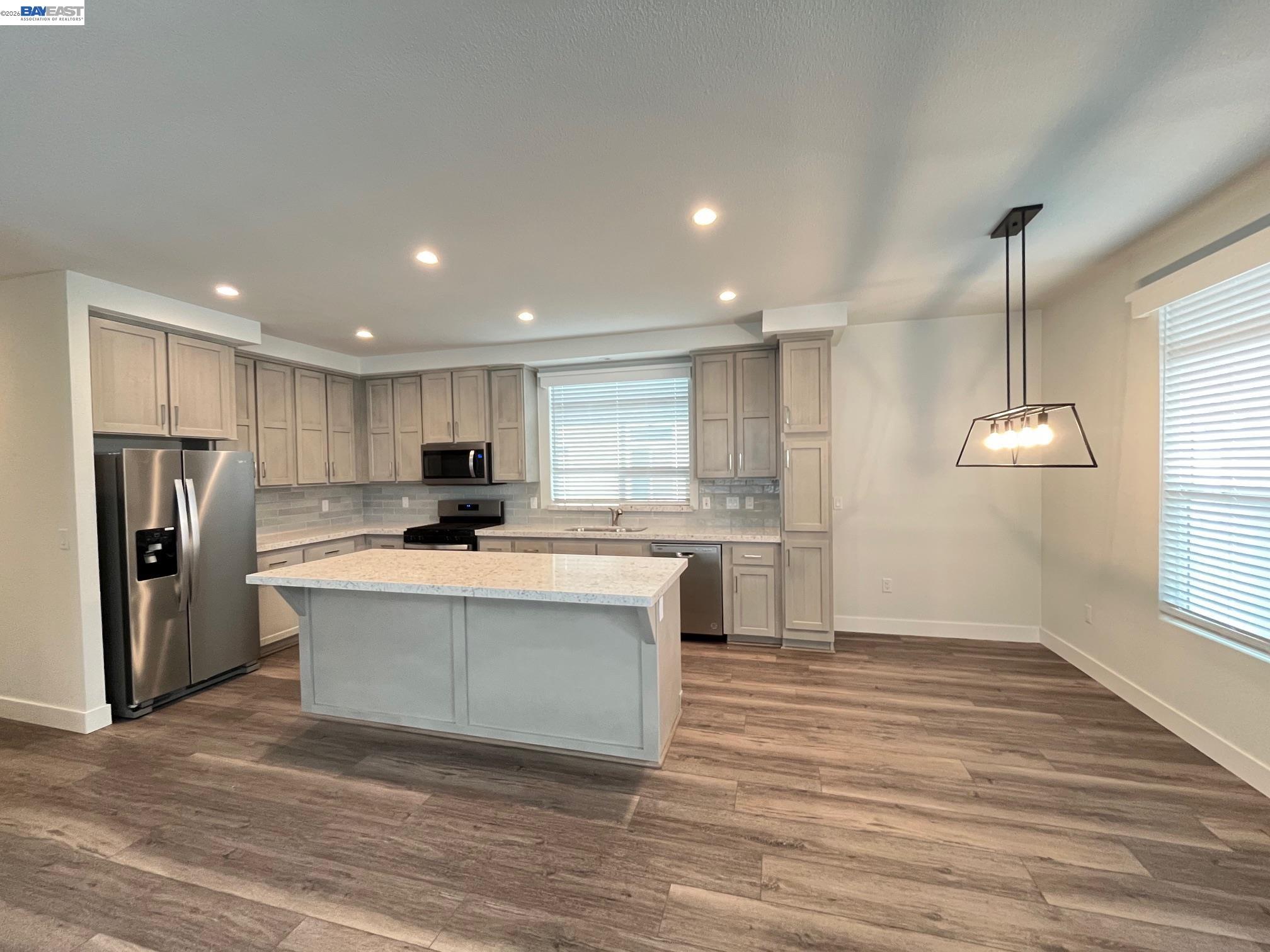 Detail Gallery Image 3 of 23 For 1422 Salamanca Ave, Hayward,  CA 94544 - 3 Beds | 2 Baths