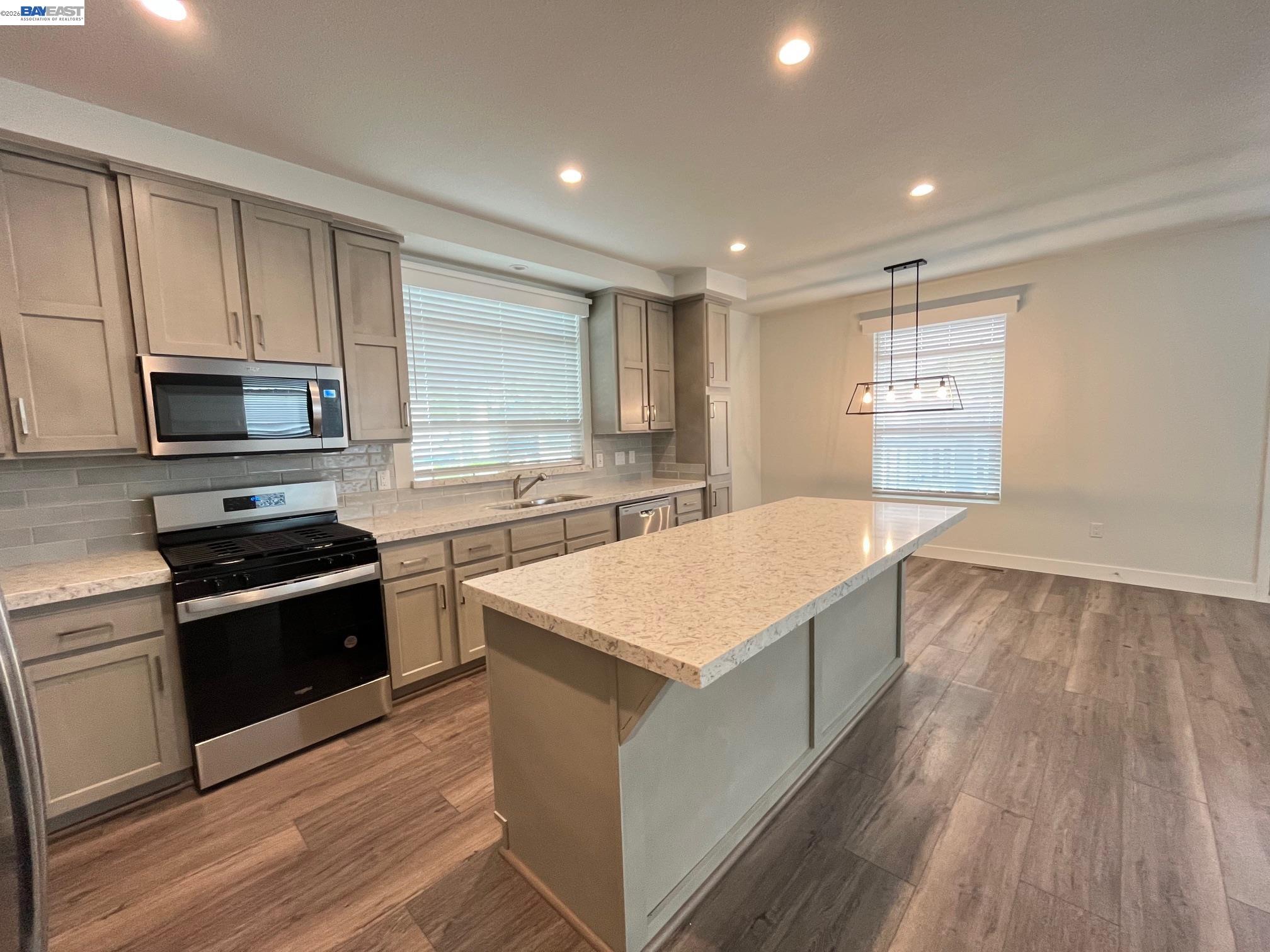 Detail Gallery Image 5 of 23 For 1422 Salamanca Ave, Hayward,  CA 94544 - 3 Beds | 2 Baths