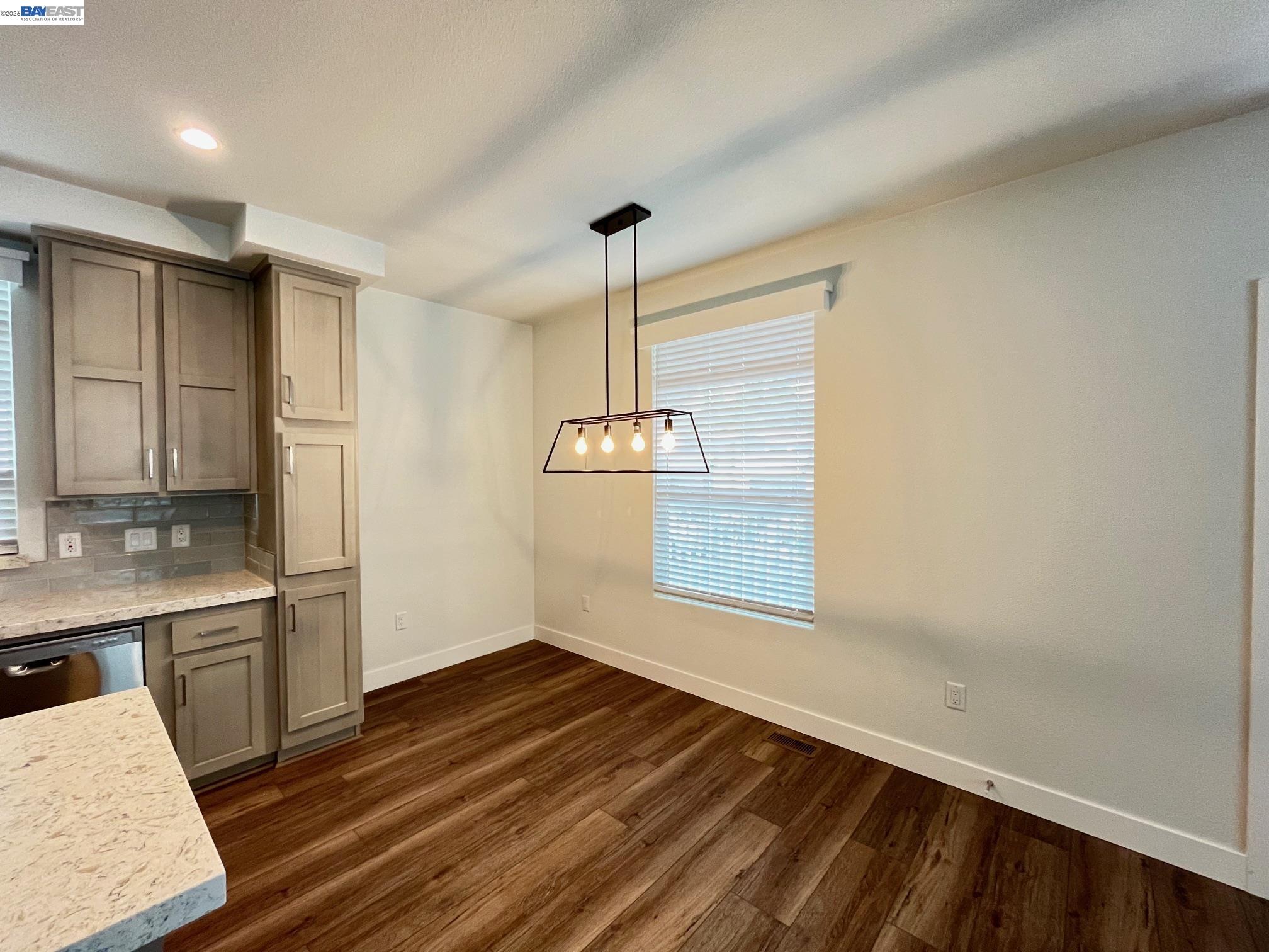 Detail Gallery Image 6 of 23 For 1422 Salamanca Ave, Hayward,  CA 94544 - 3 Beds | 2 Baths