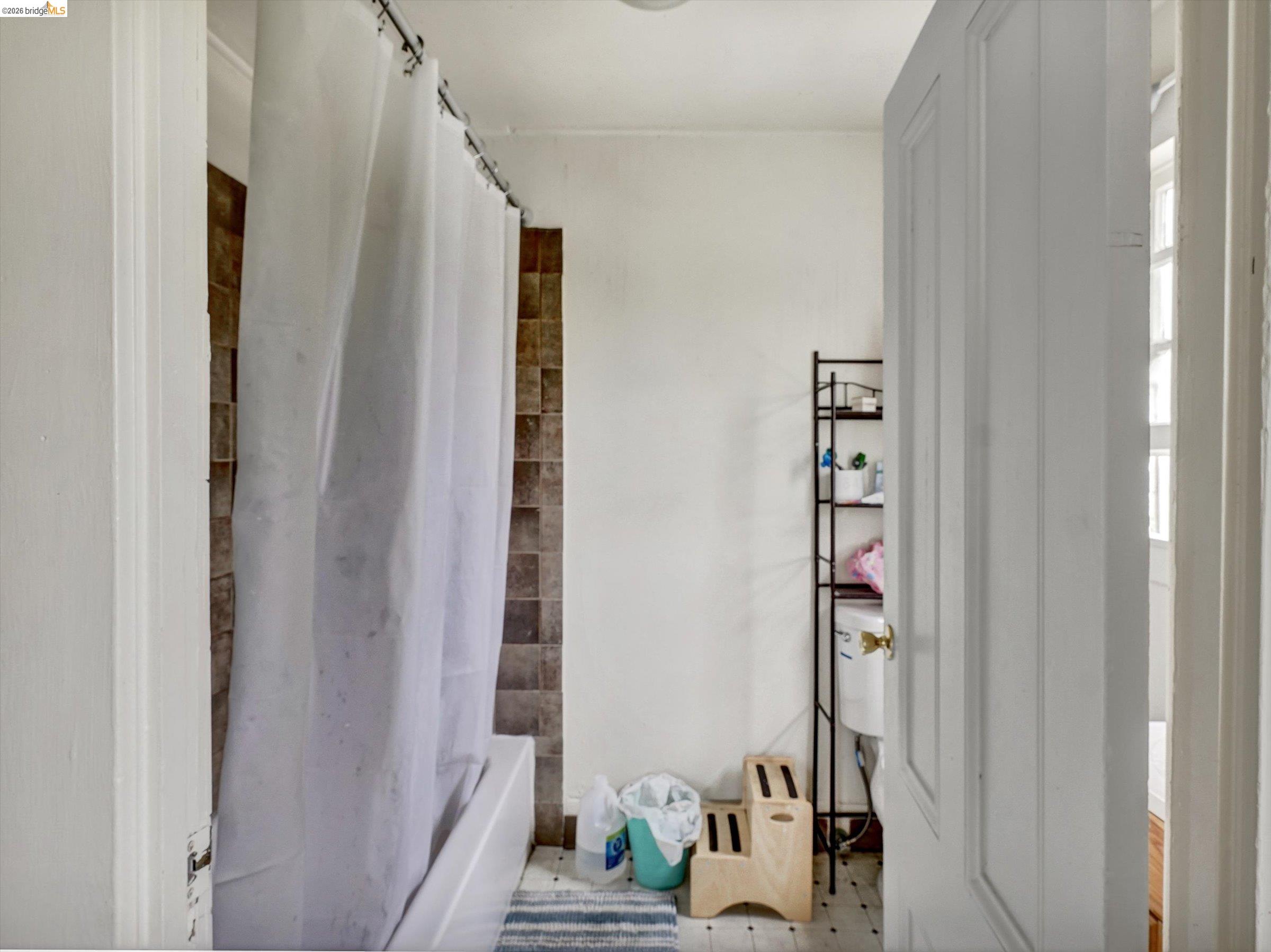 Detail Gallery Image 23 of 60 For 820 52nd St, Oakland,  CA 94608 - – Beds | – Baths