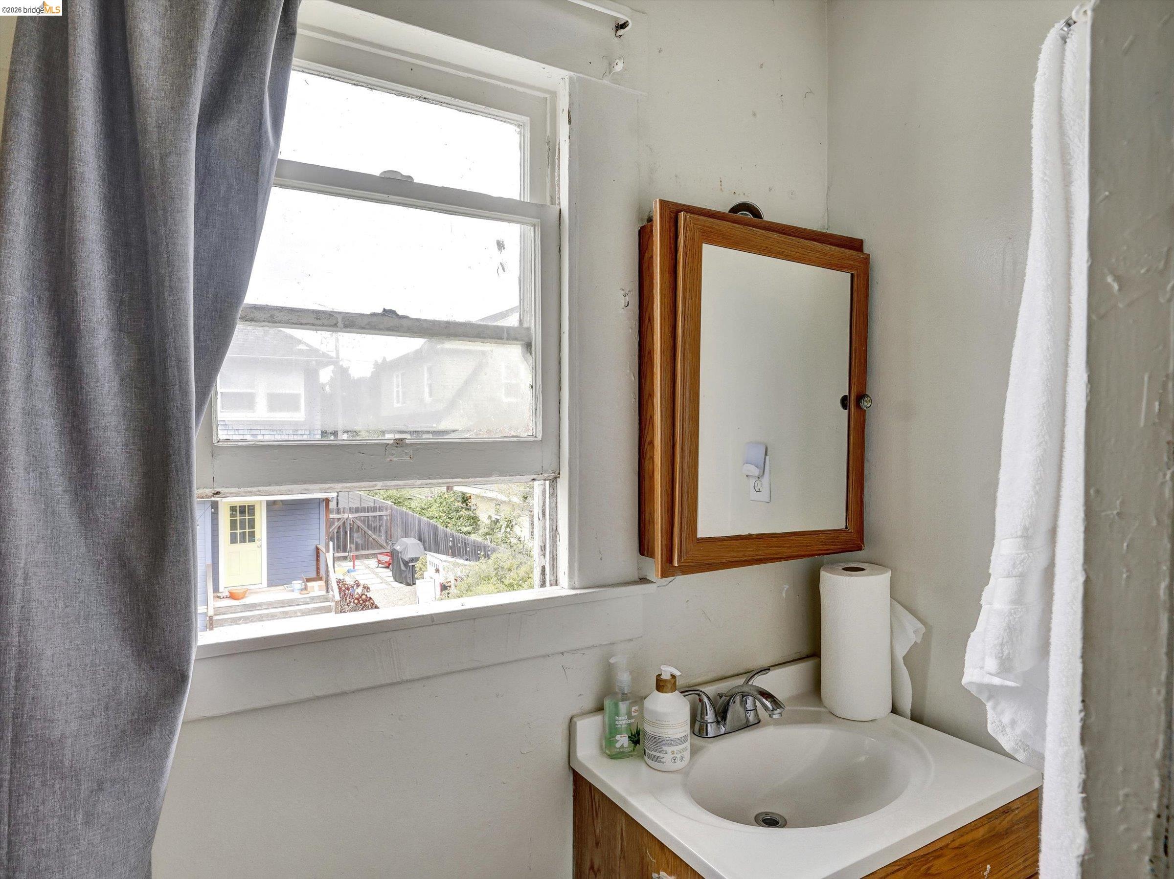 Detail Gallery Image 24 of 60 For 820 52nd St, Oakland,  CA 94608 - – Beds | – Baths