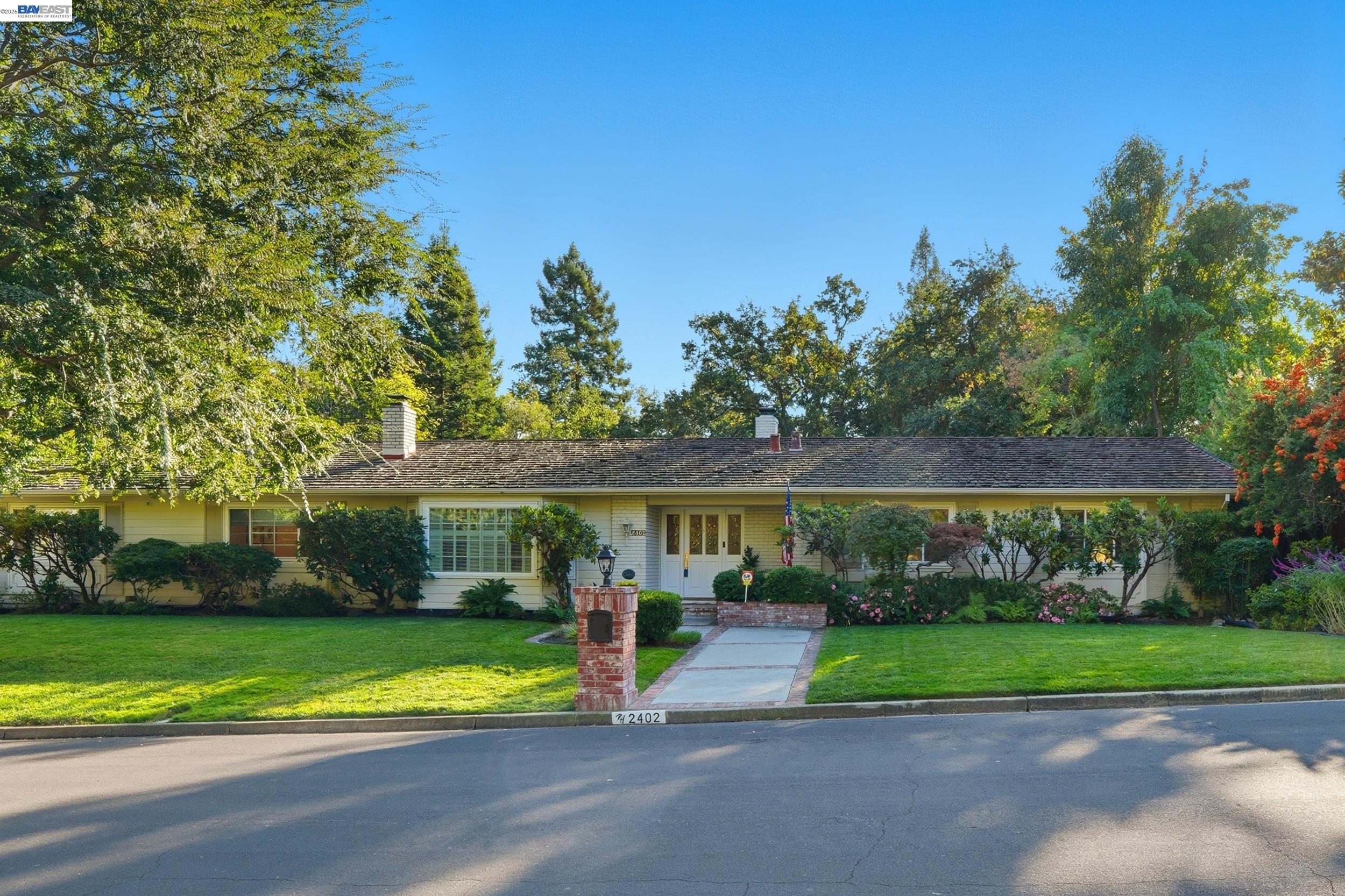 Detail Gallery Image 2 of 32 For 2402 Royal Oaks Drive, Alamo,  CA 94507 - 4 Beds | 2 Baths
