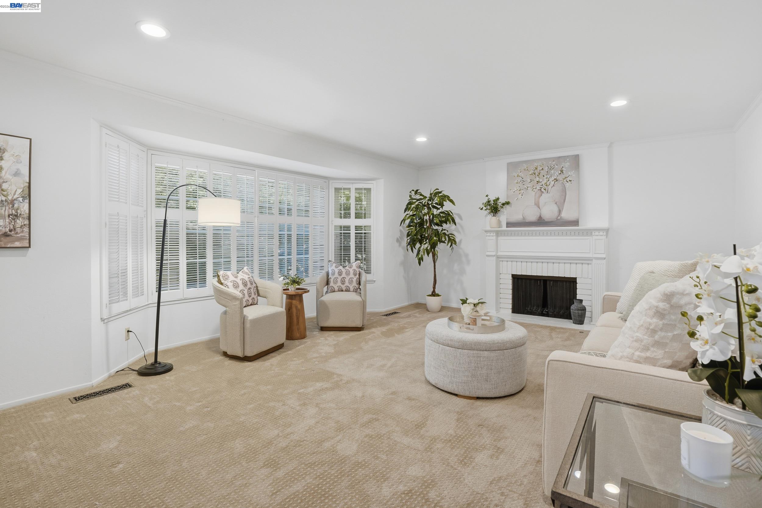 Detail Gallery Image 4 of 32 For 2402 Royal Oaks Drive, Alamo,  CA 94507 - 4 Beds | 2 Baths