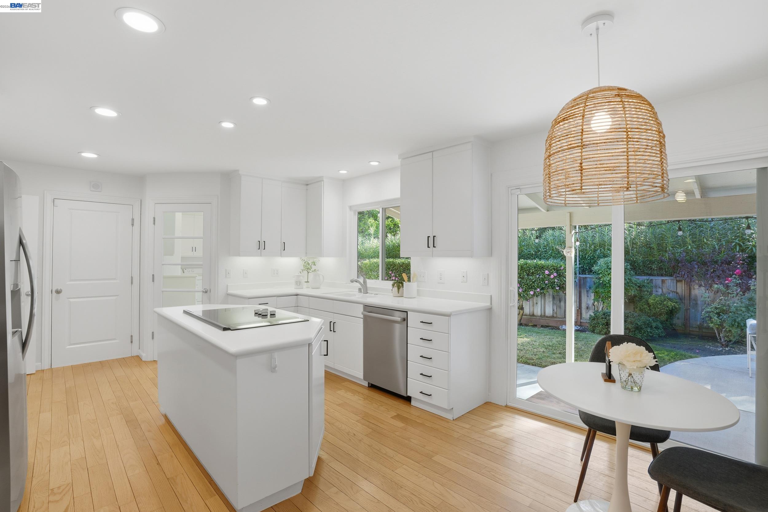 Detail Gallery Image 8 of 32 For 2402 Royal Oaks Drive, Alamo,  CA 94507 - 4 Beds | 2 Baths