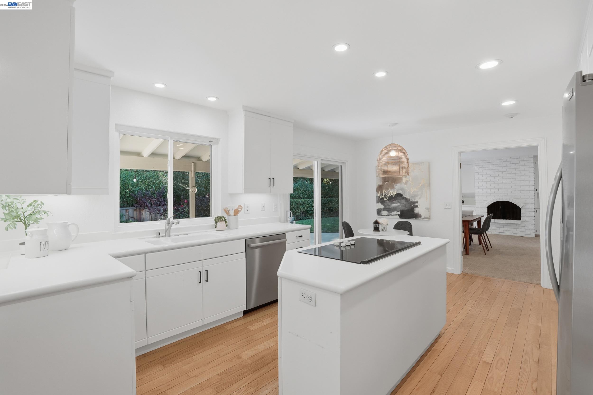 Detail Gallery Image 10 of 32 For 2402 Royal Oaks Drive, Alamo,  CA 94507 - 4 Beds | 2 Baths