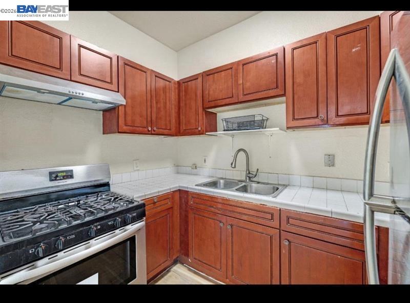 Detail Gallery Image 2 of 4 For 2422 E 22nd Street #1,  Oakland,  CA 94601 - 5 Beds | 1 Baths