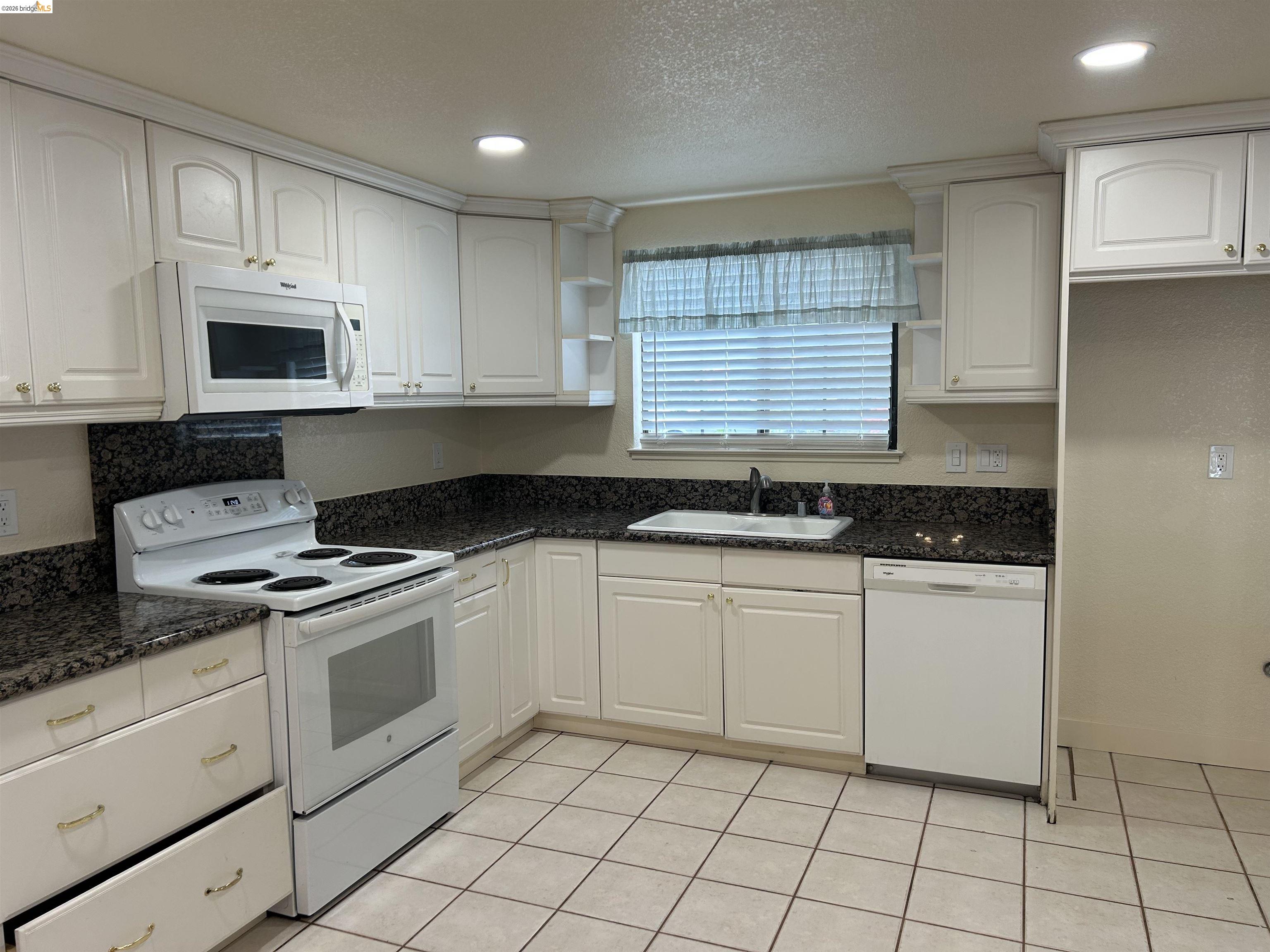 Detail Gallery Image 9 of 27 For 2632 Point Lobos Ct, Antioch,  CA 94531 - 4 Beds | 2 Baths