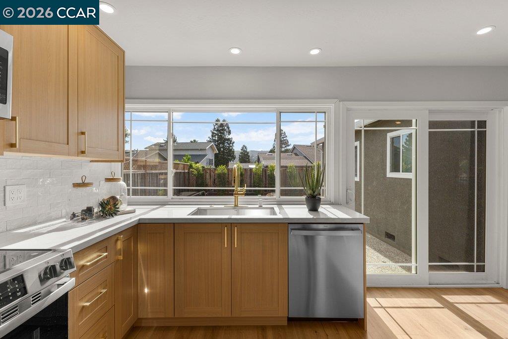 Detail Gallery Image 7 of 33 For 51 Sota Pl, San Ramon,  CA 94583 - 4 Beds | 2 Baths