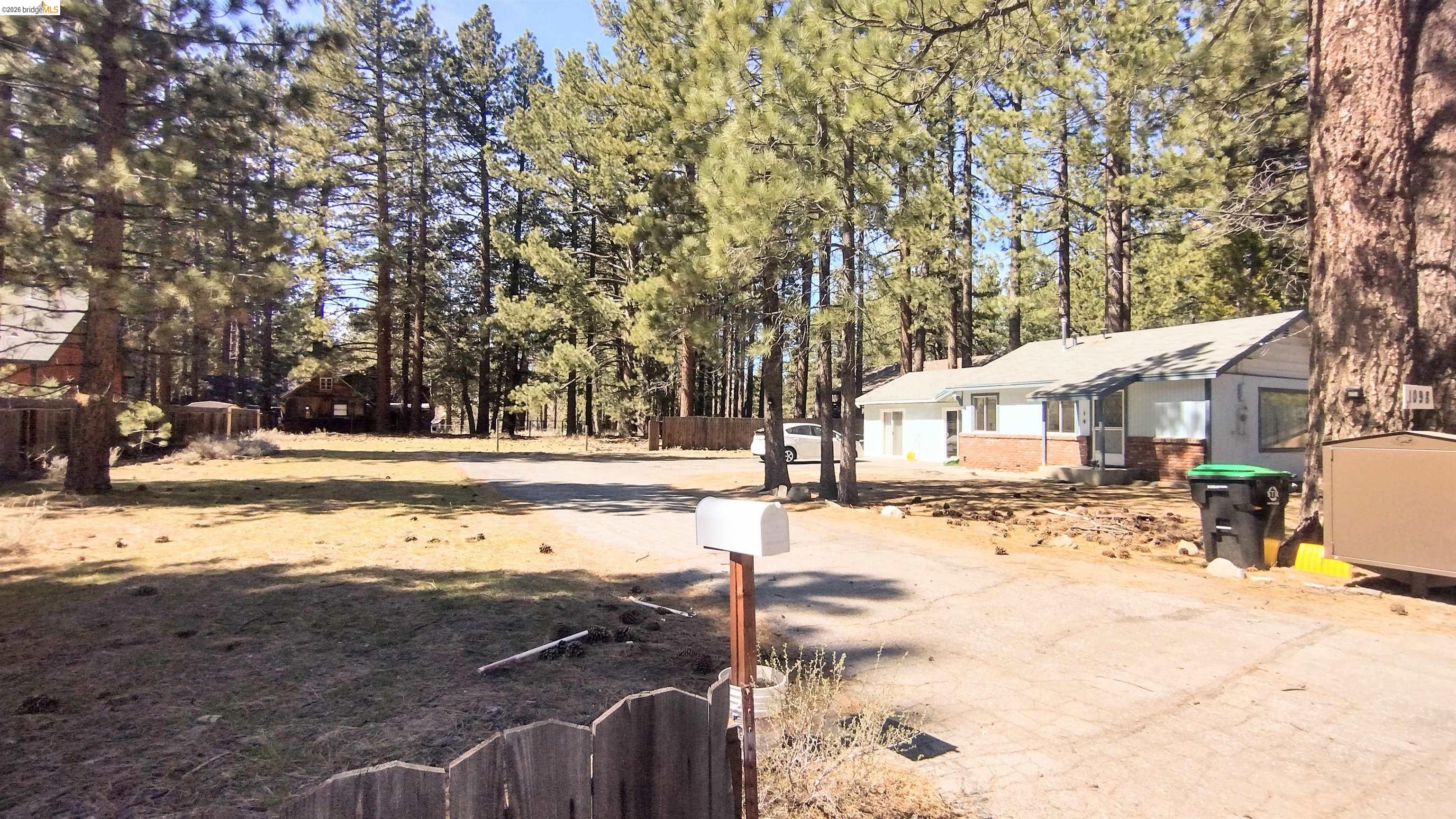 Detail Gallery Image 2 of 27 For 1098 4th St, South Lake Tahoe,  CA 96150 - 2 Beds | 2 Baths