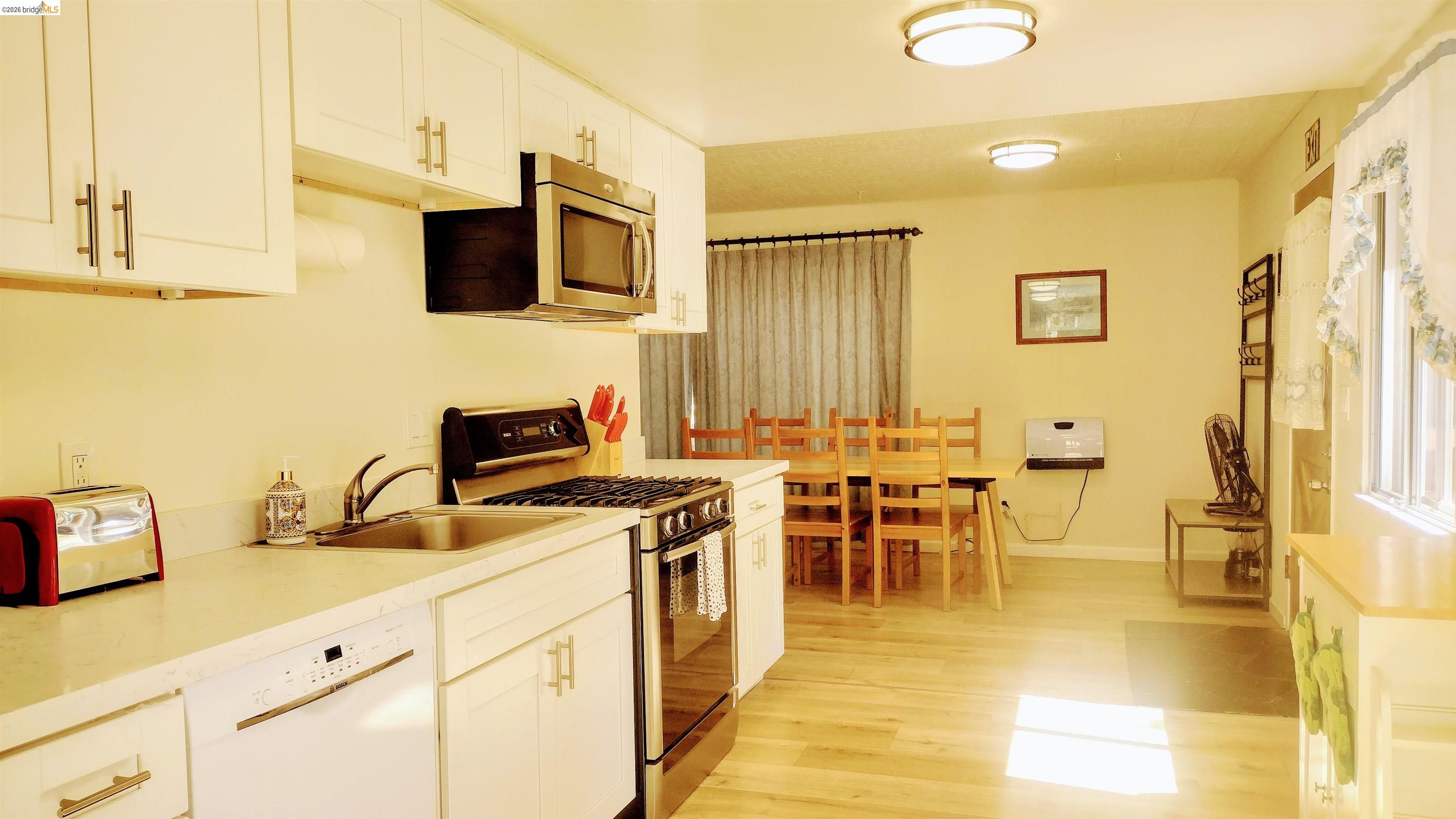 Detail Gallery Image 3 of 27 For 1098 4th St, South Lake Tahoe,  CA 96150 - 2 Beds | 2 Baths