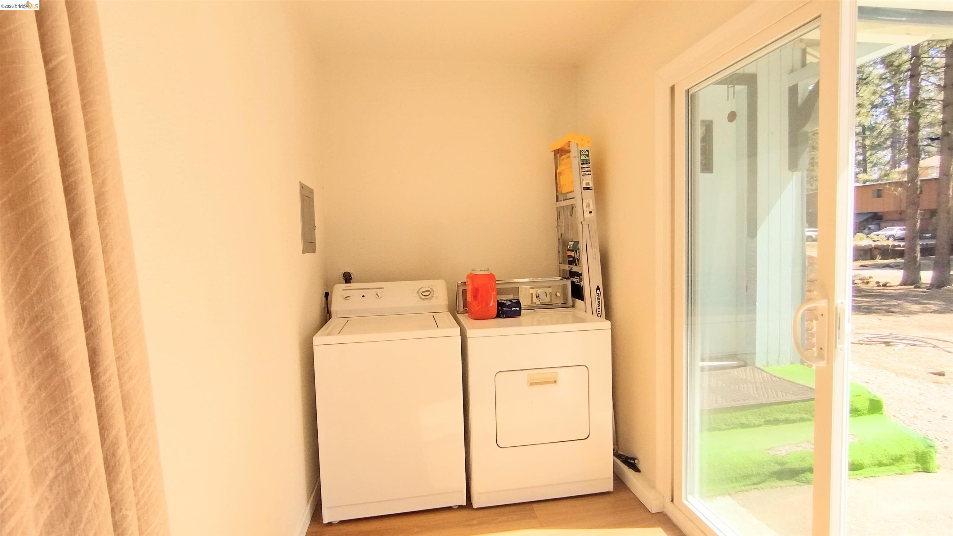 Detail Gallery Image 7 of 27 For 1098 4th St, South Lake Tahoe,  CA 96150 - 2 Beds | 2 Baths